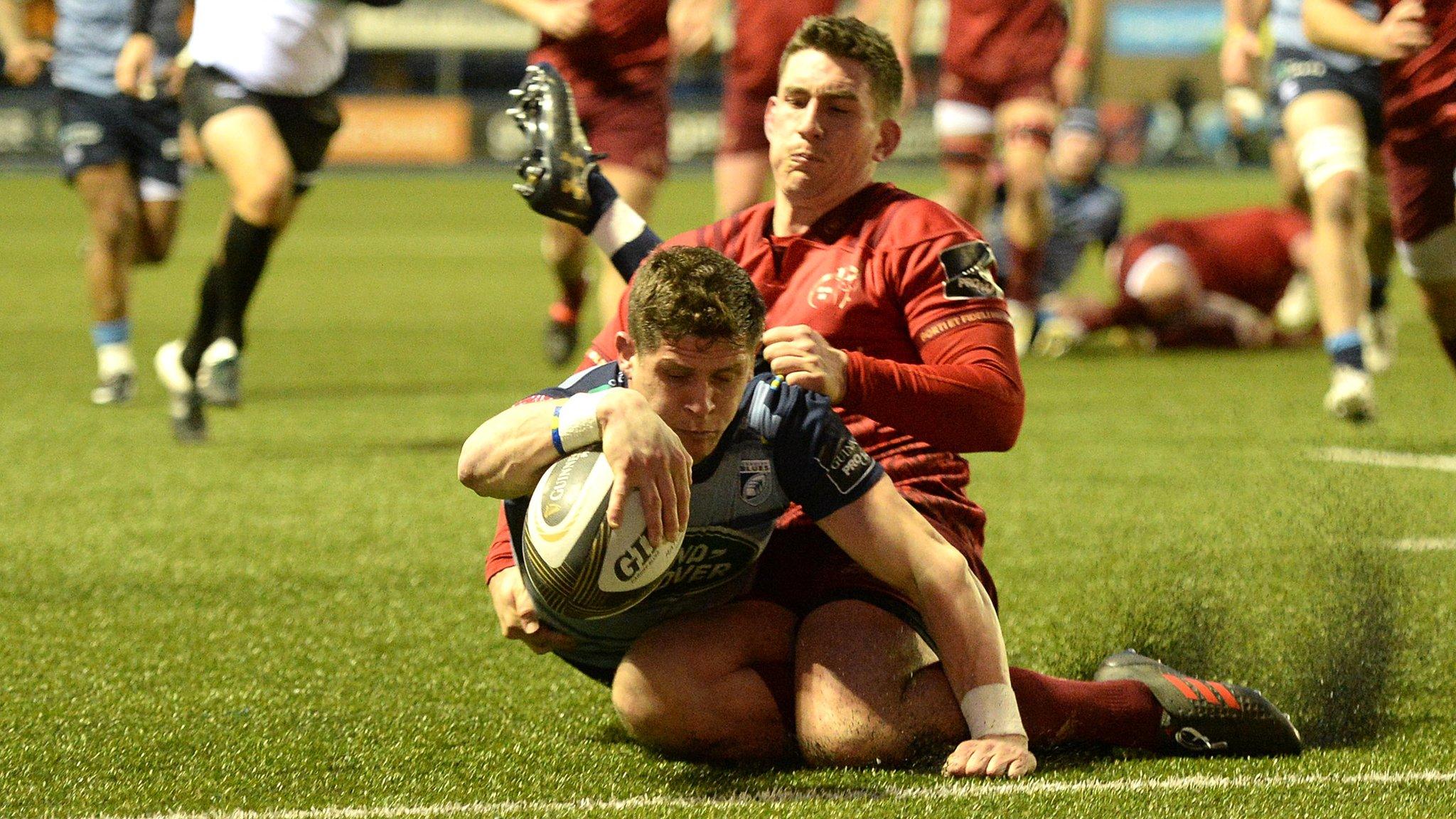 Lloyd Williams goes over for Cardiff Blues