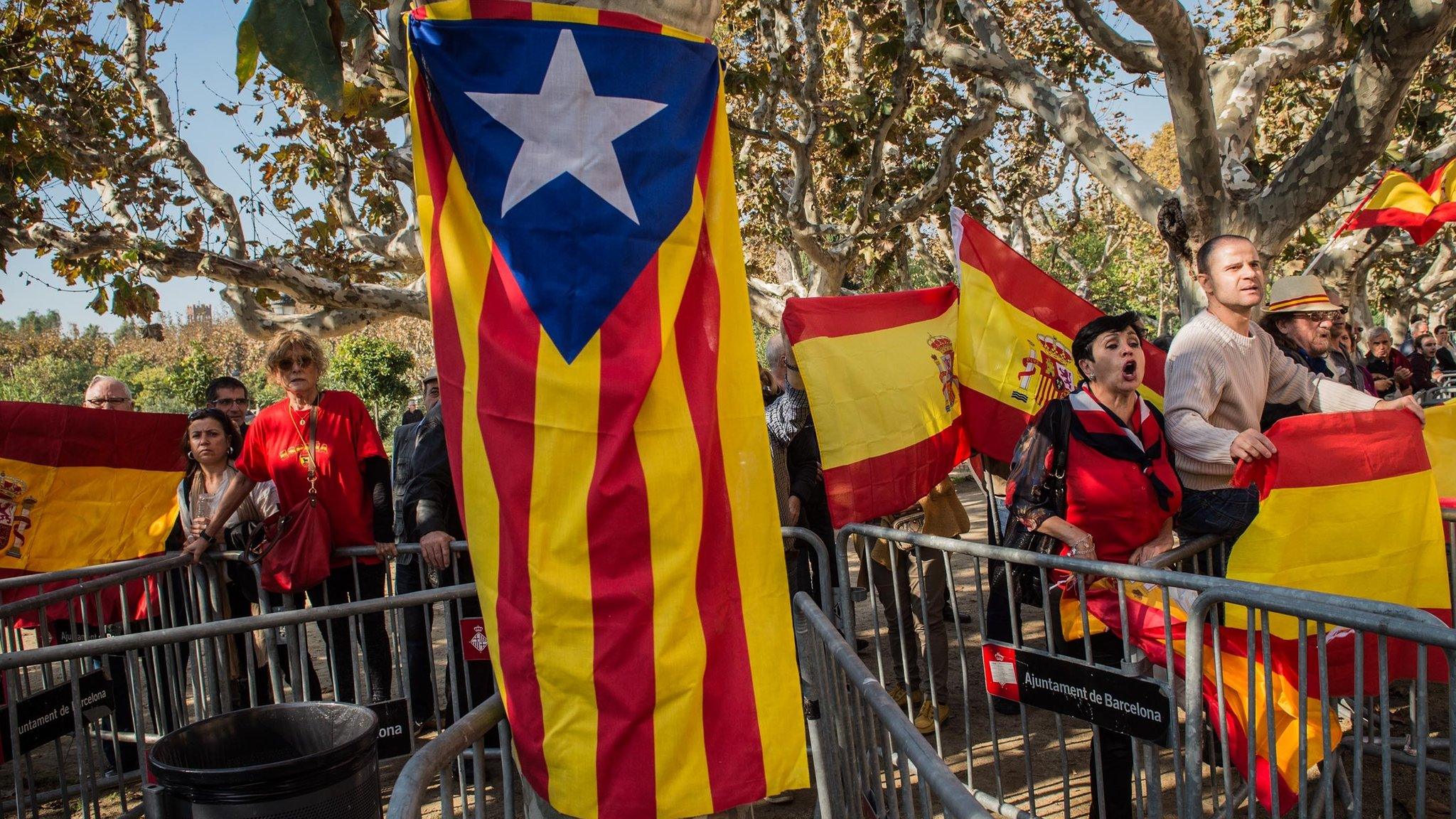 Spanish flags and pro-independence Catalan flags outside the Catalan parliament on 9 November 2015