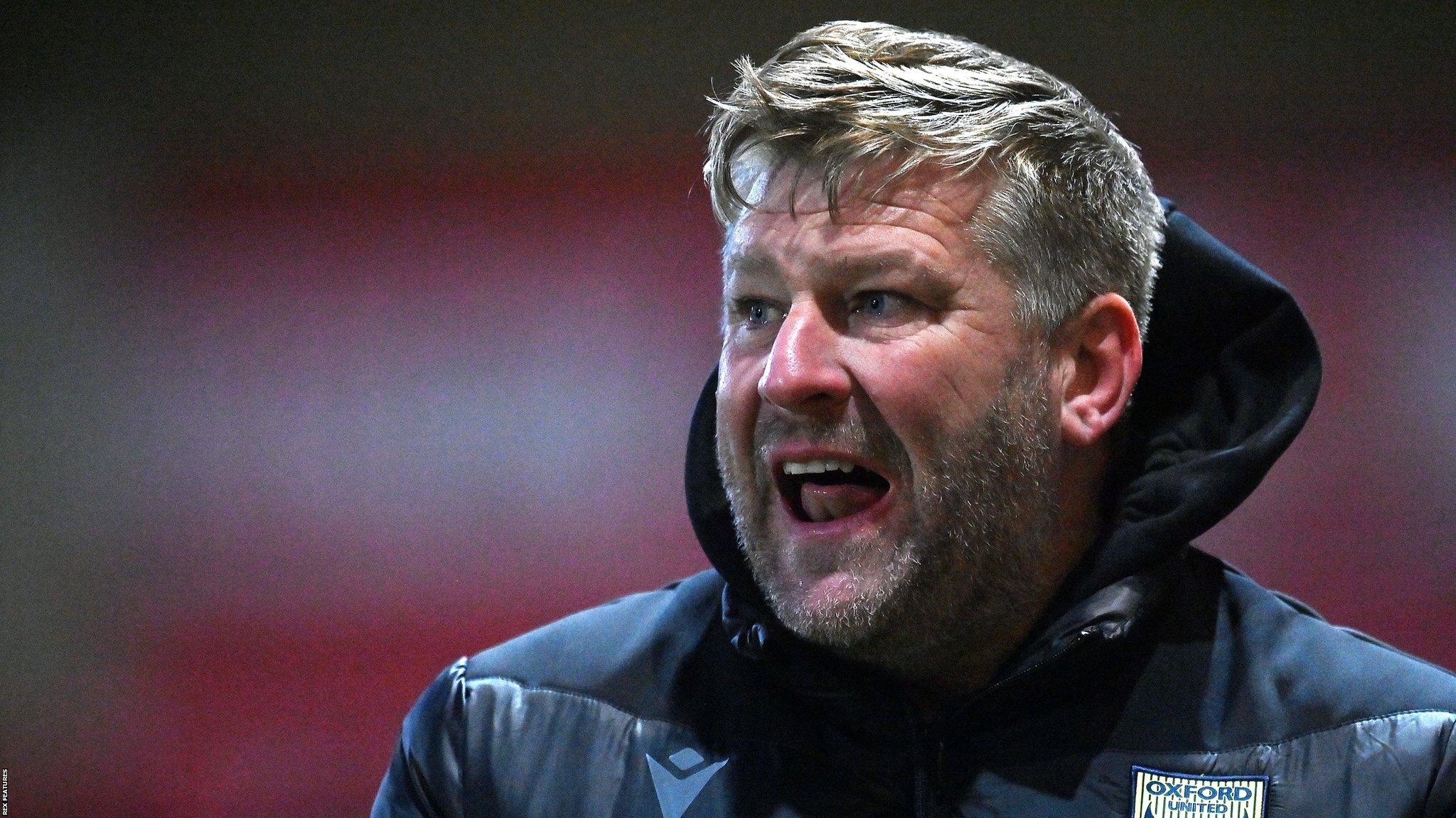 Oxford United head coach Karl Robinson says he feels like he is 'letting everybody down' after his side's poor run of form.