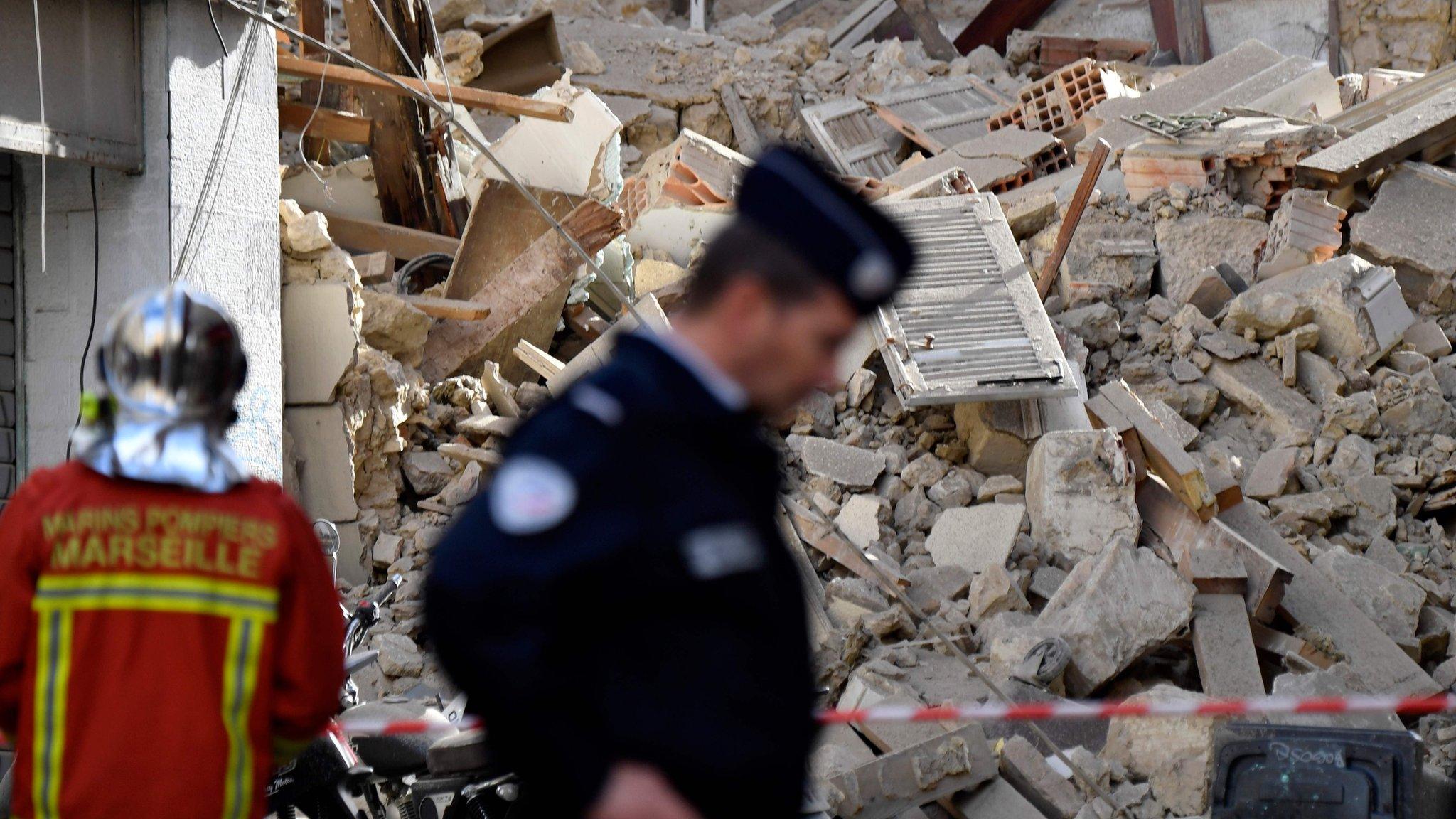 Emergency services at the scene of the collapse in Marseille on 5 November 2018