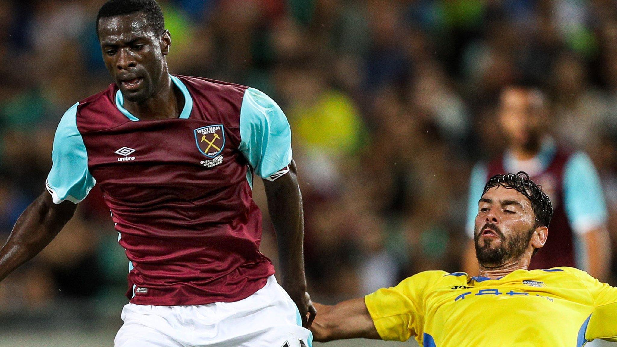 Pedro Obiang of West Ham is challenegd