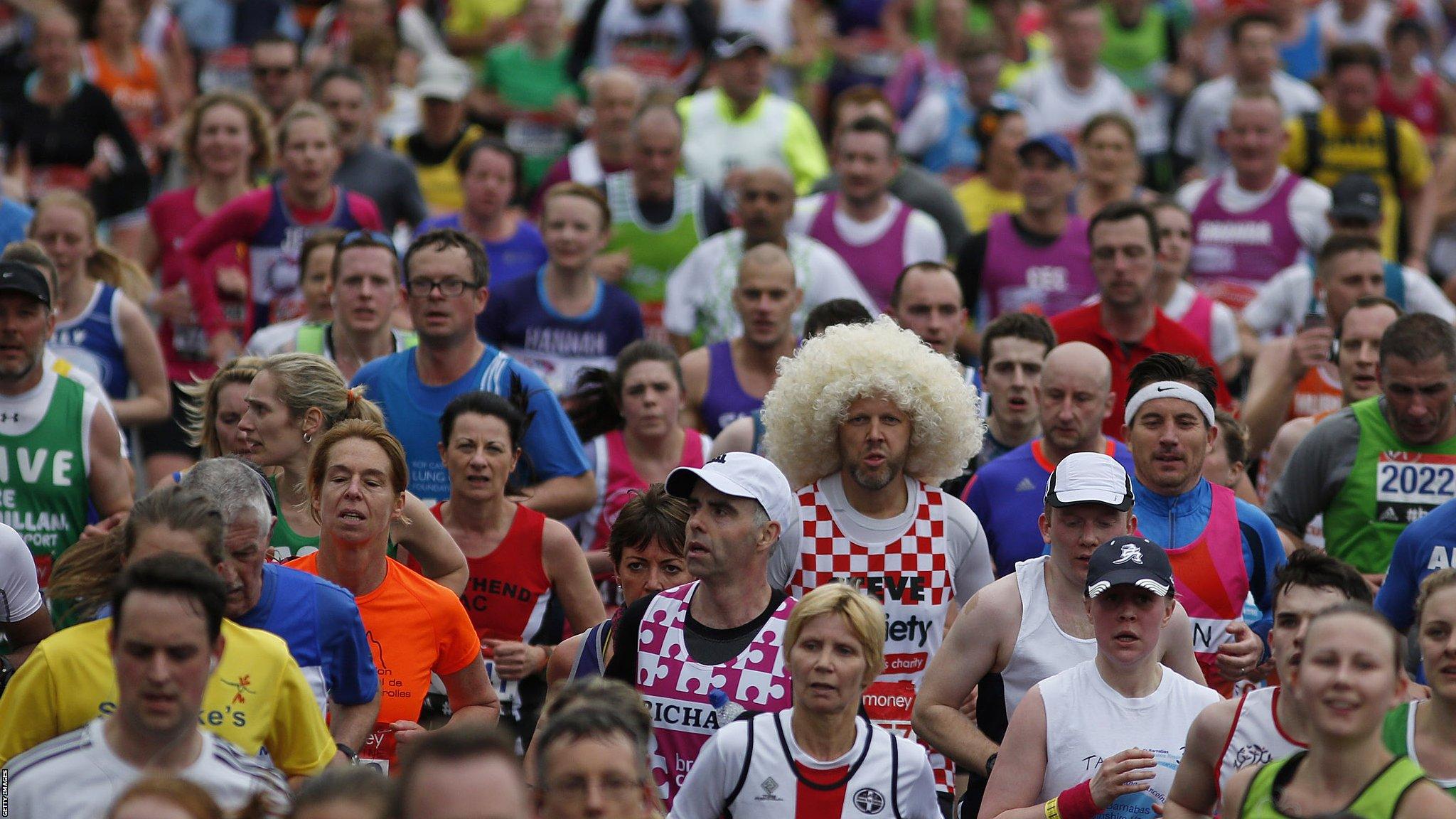 group of runners in a marathon