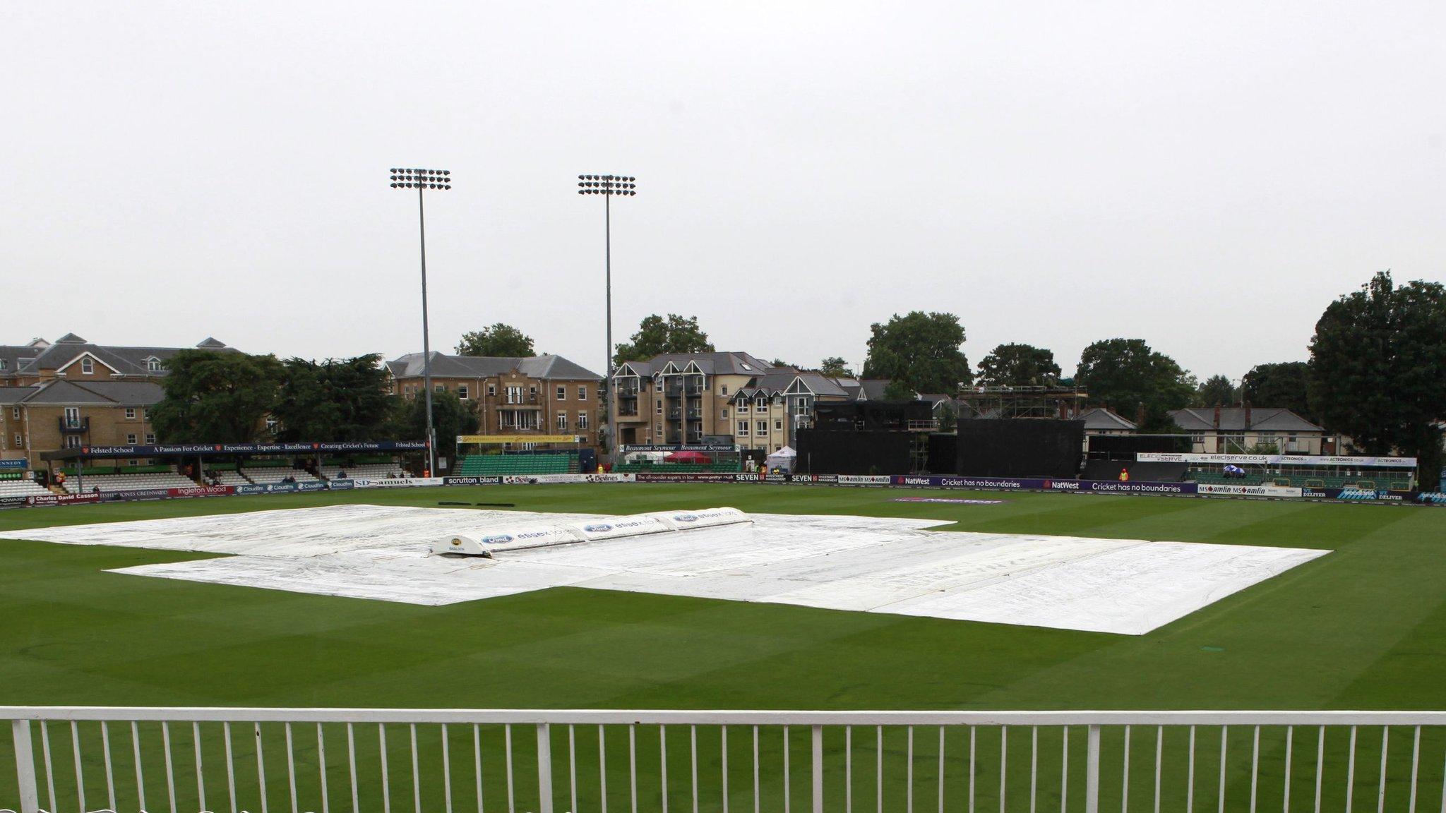 Rain prevented any play between Essex and Gloucestershire at Chelmsford