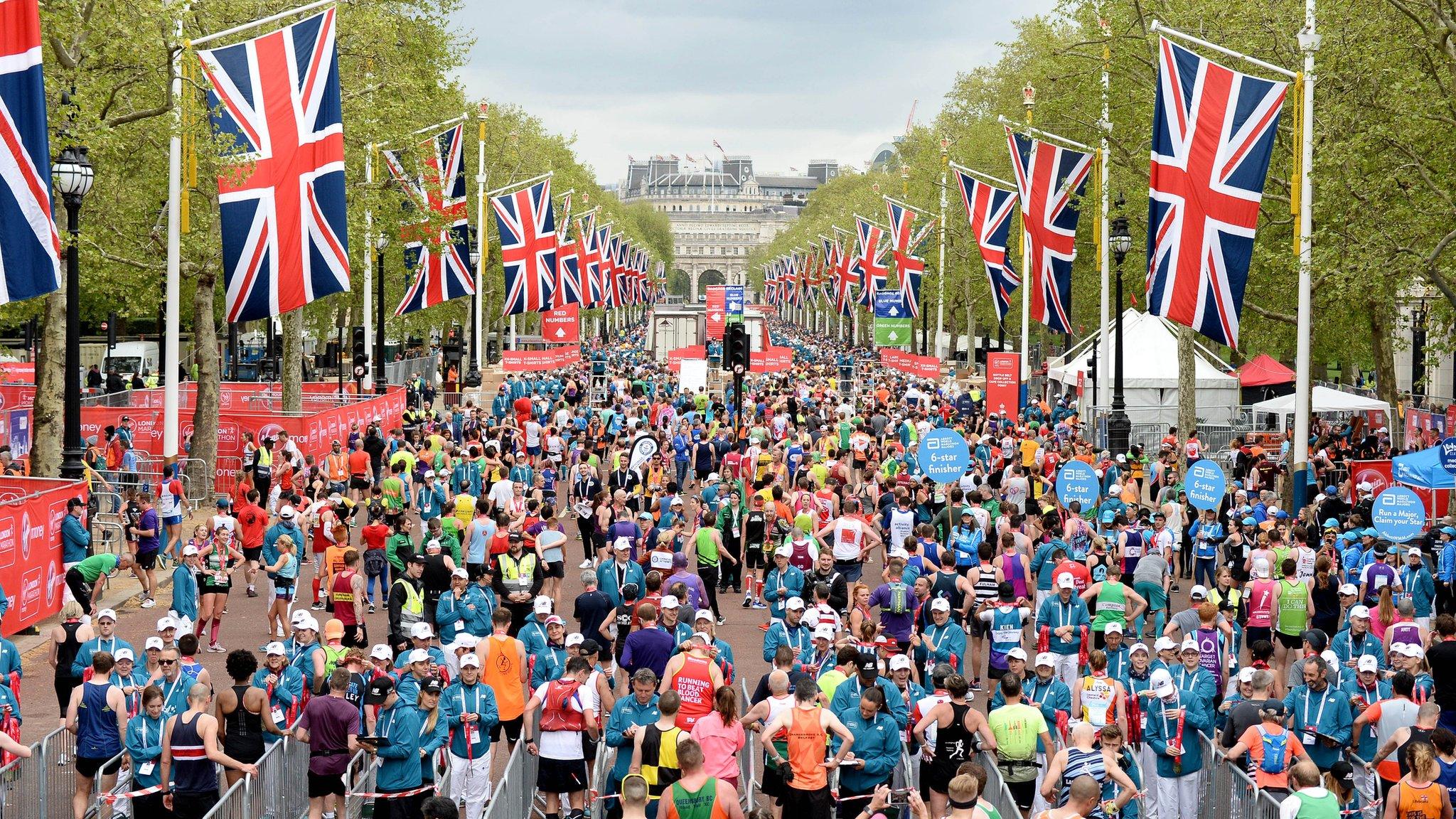 Participants on the Mall at the 2019 London Marathon