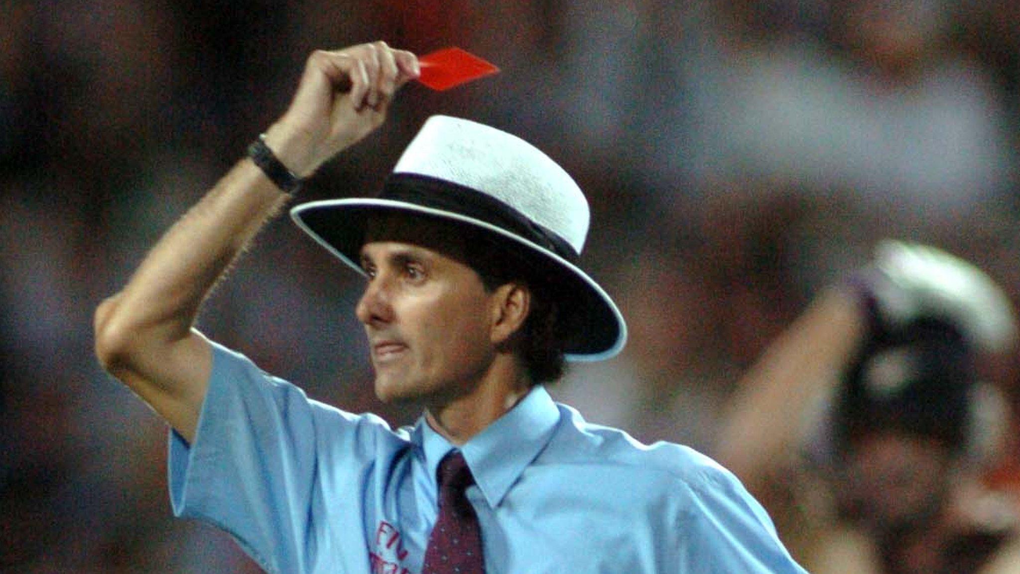 Umpire Billy Bowden