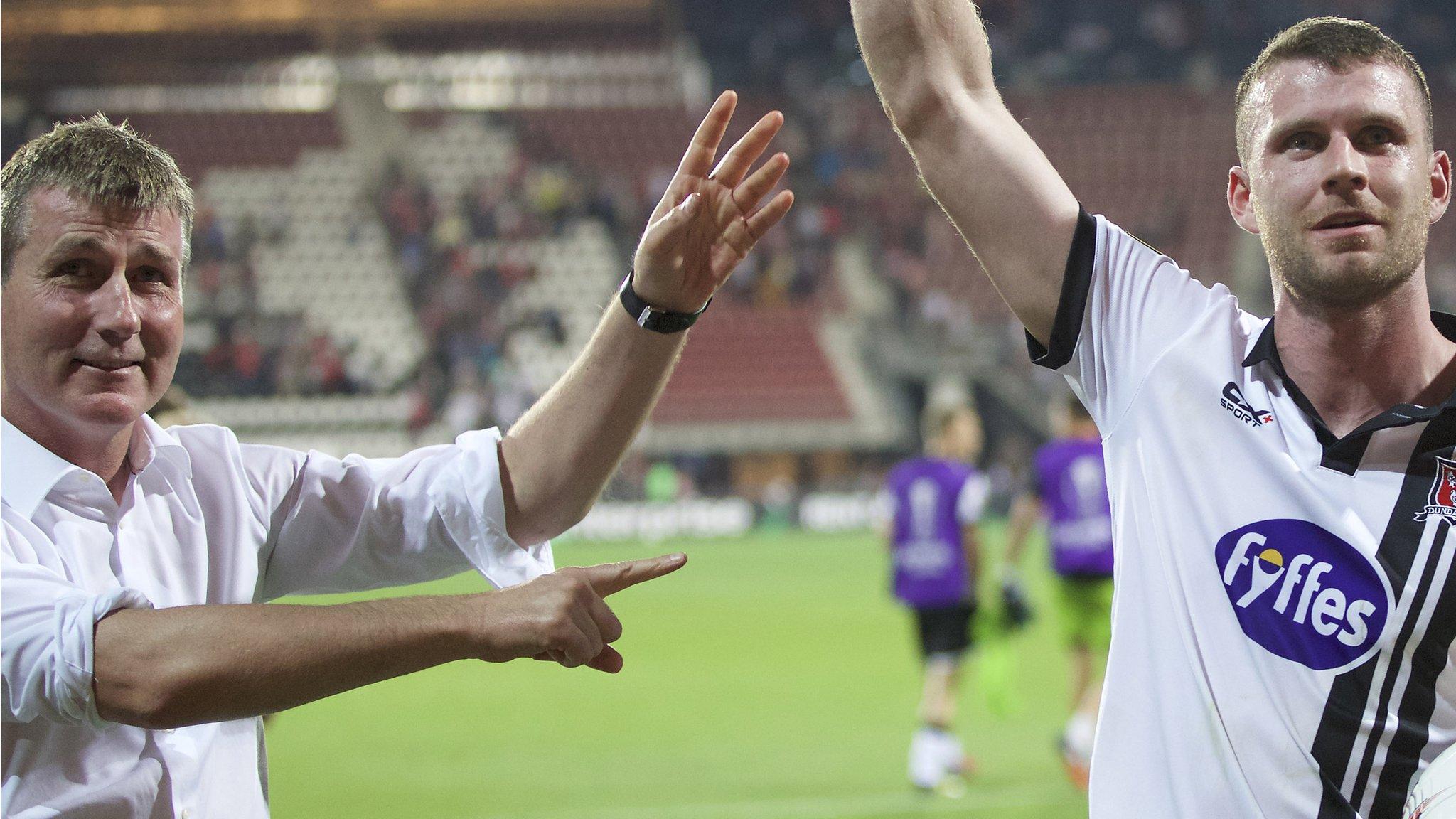 Manager Stephen Kenny with Dundalk scorer Ciaran Kilduff