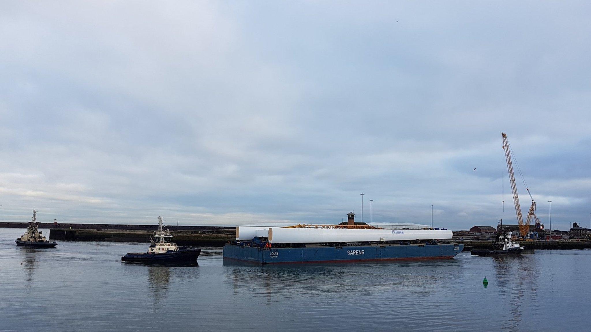 Bridge pylon docking