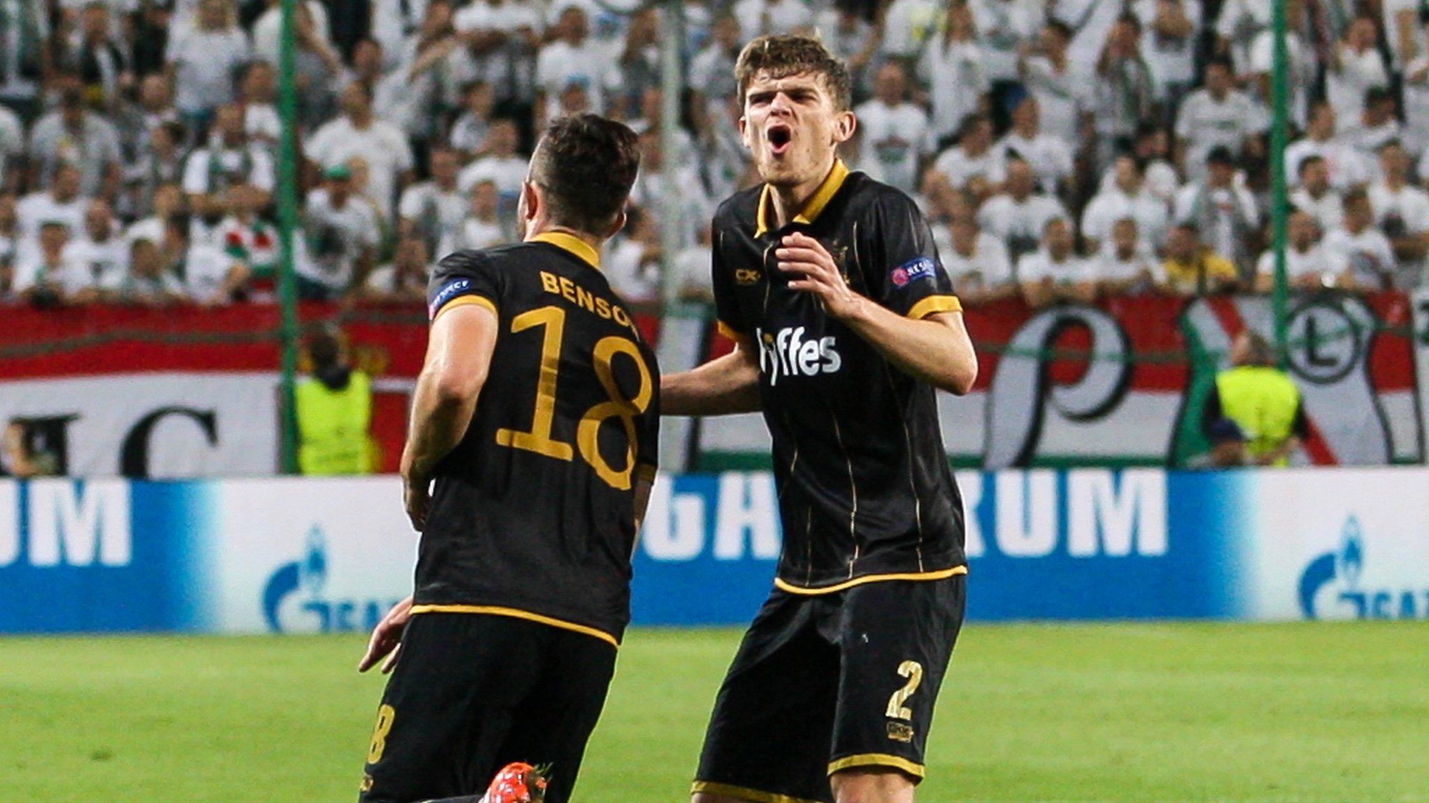 Sean Gannon congratulates Dundalk goalscorer Robbie Benson