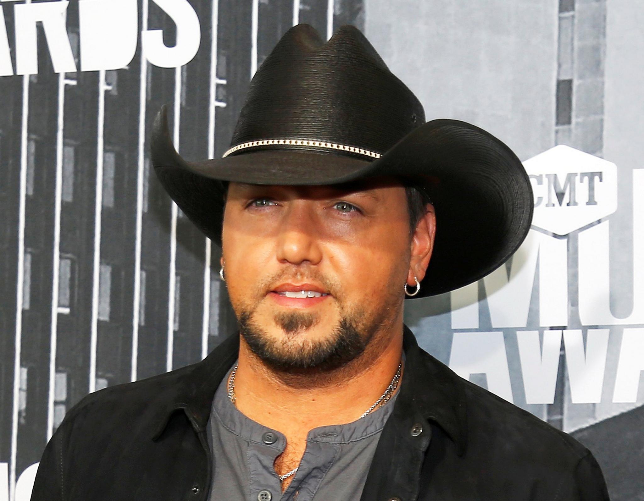 Country music singer Jason Aldean poses at the 2017 CMT Music Awards in Nashville, Tennessee, 7 June 2017