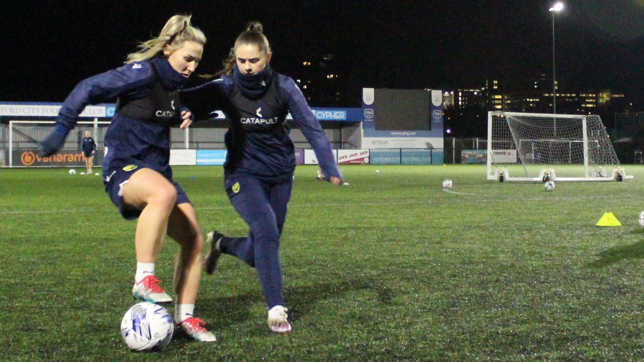 Oxford United women will move to within one game of the Championship if they can beat Ipswich and claim the Southern Premier Division title on Sunday.