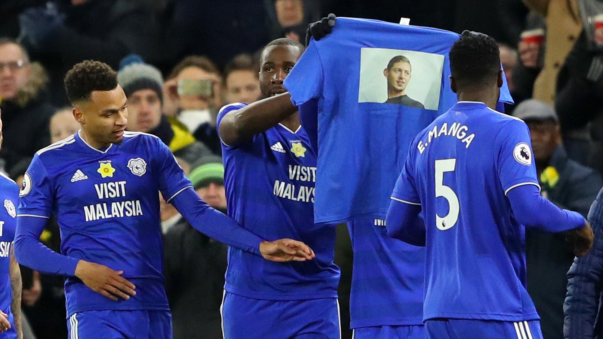 Cardiff City players pay tribute to Emiliano Sala