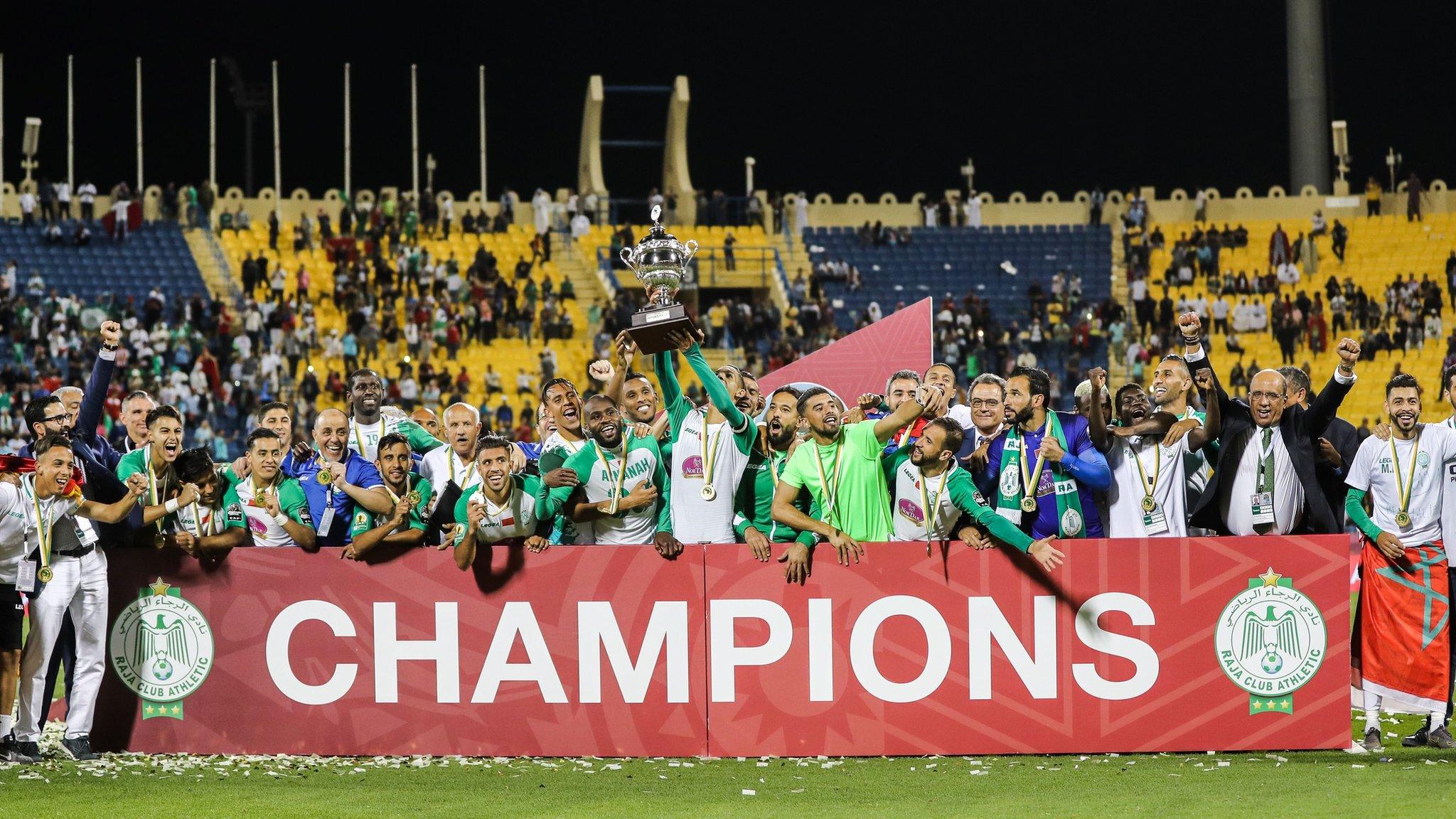 Raja Casablanca lifting the African Super Cup