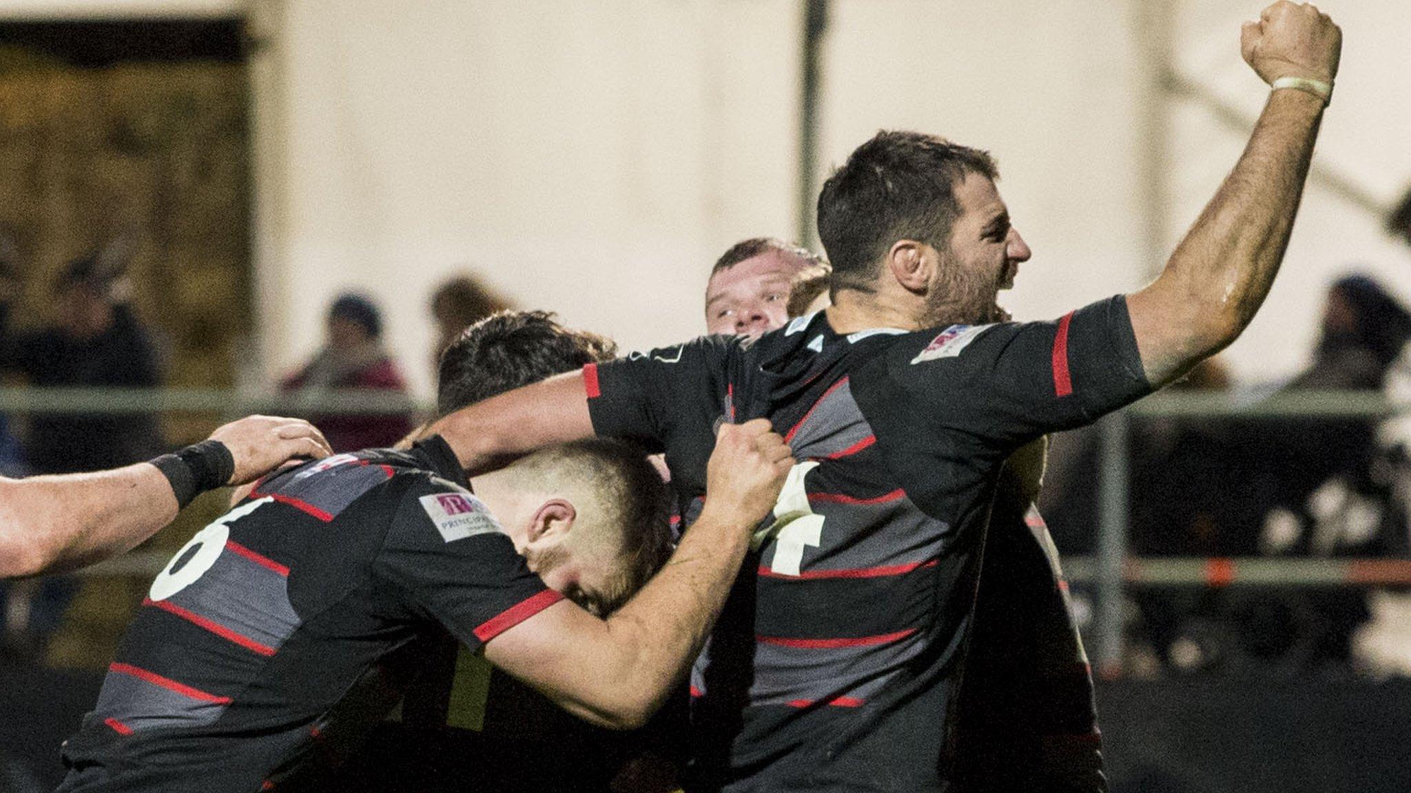 Edinburgh celebrate Magnus Bradbury's try