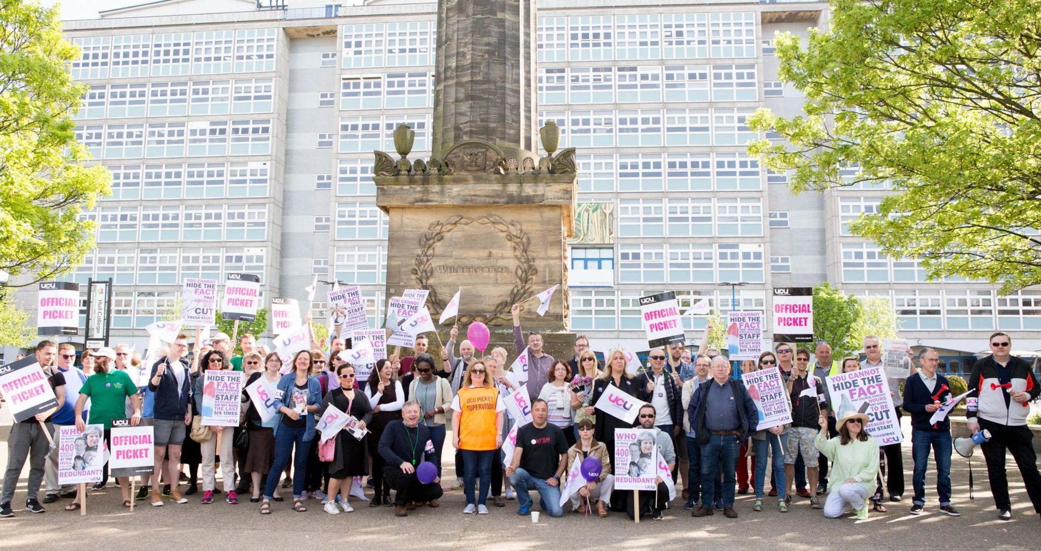 Hull college staff protesting against job losses