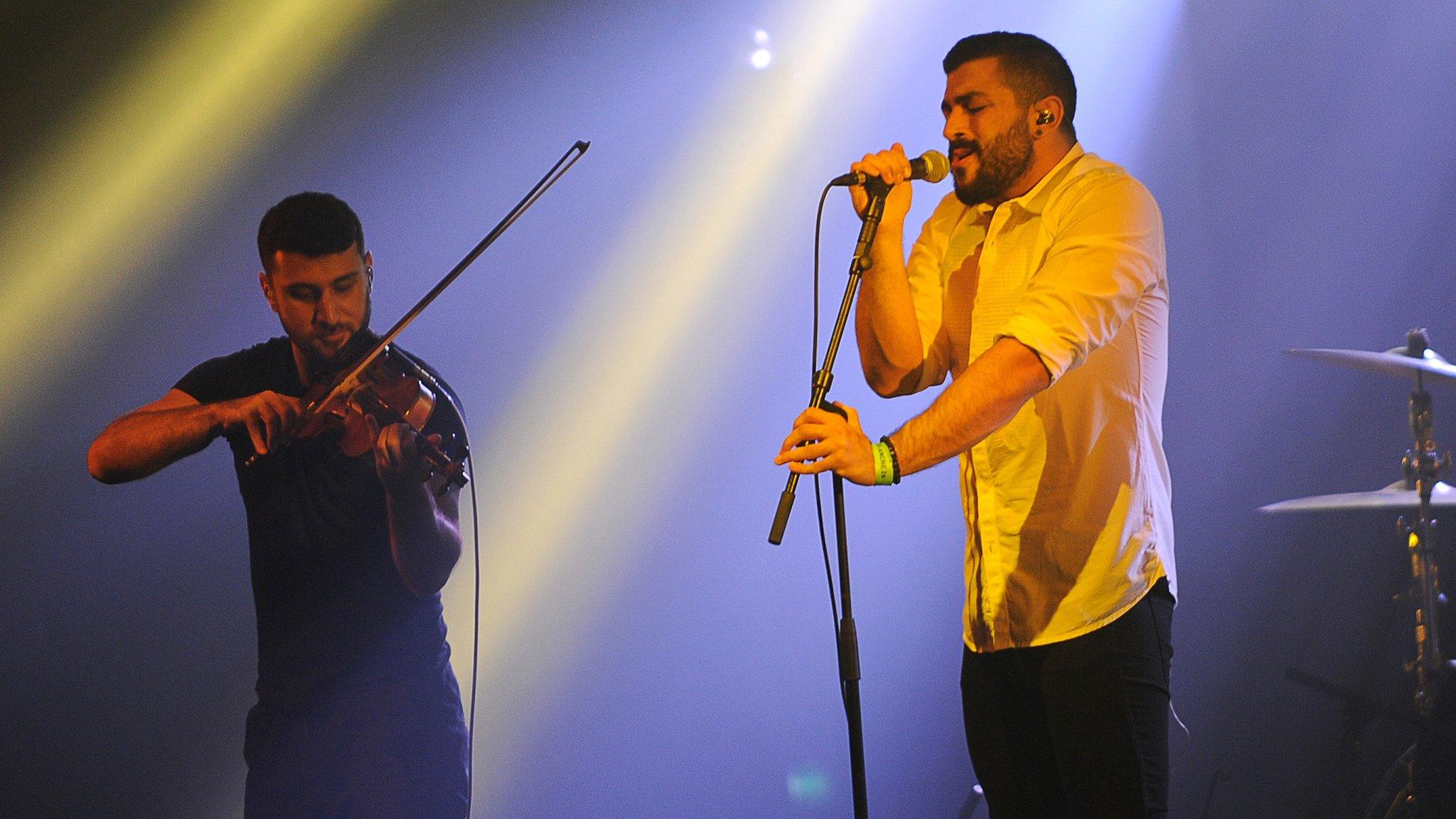 Hamed Sinno (R) and Haig Papazian of Mashrou' Leila perform in Bourges, France (26 April 2016)