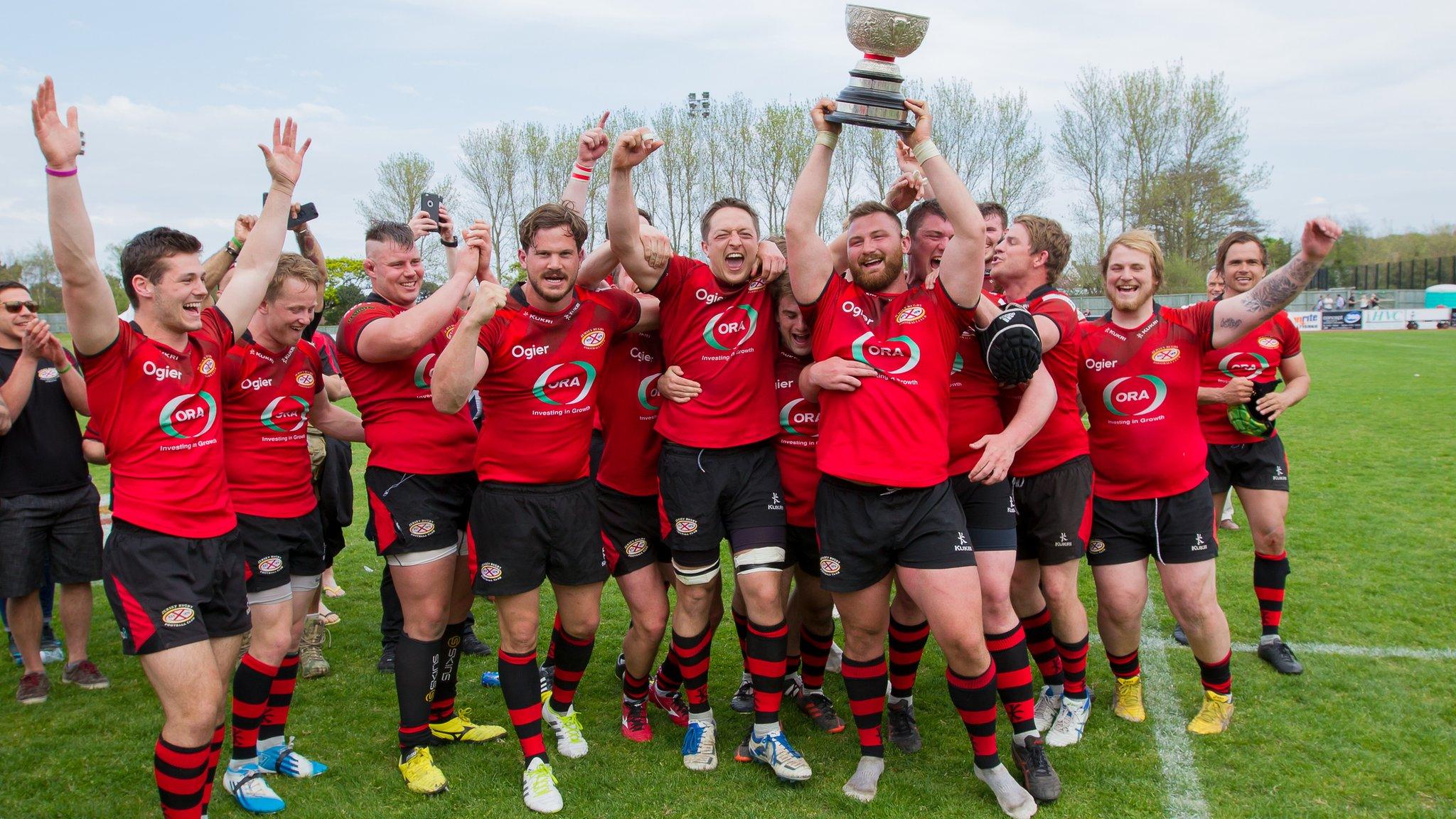 Jersey with the Siam Cup