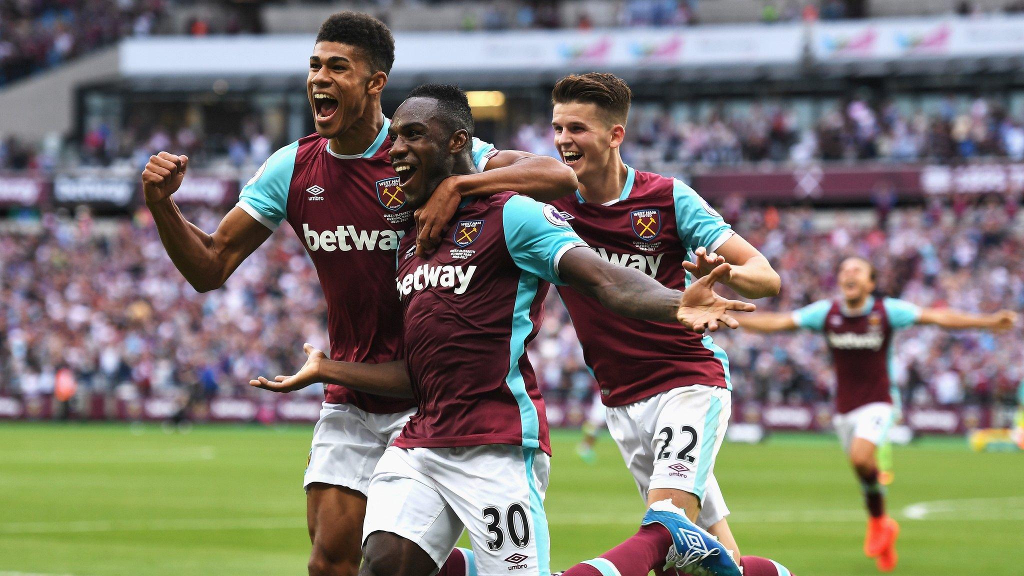 Michail Antonio celebrates