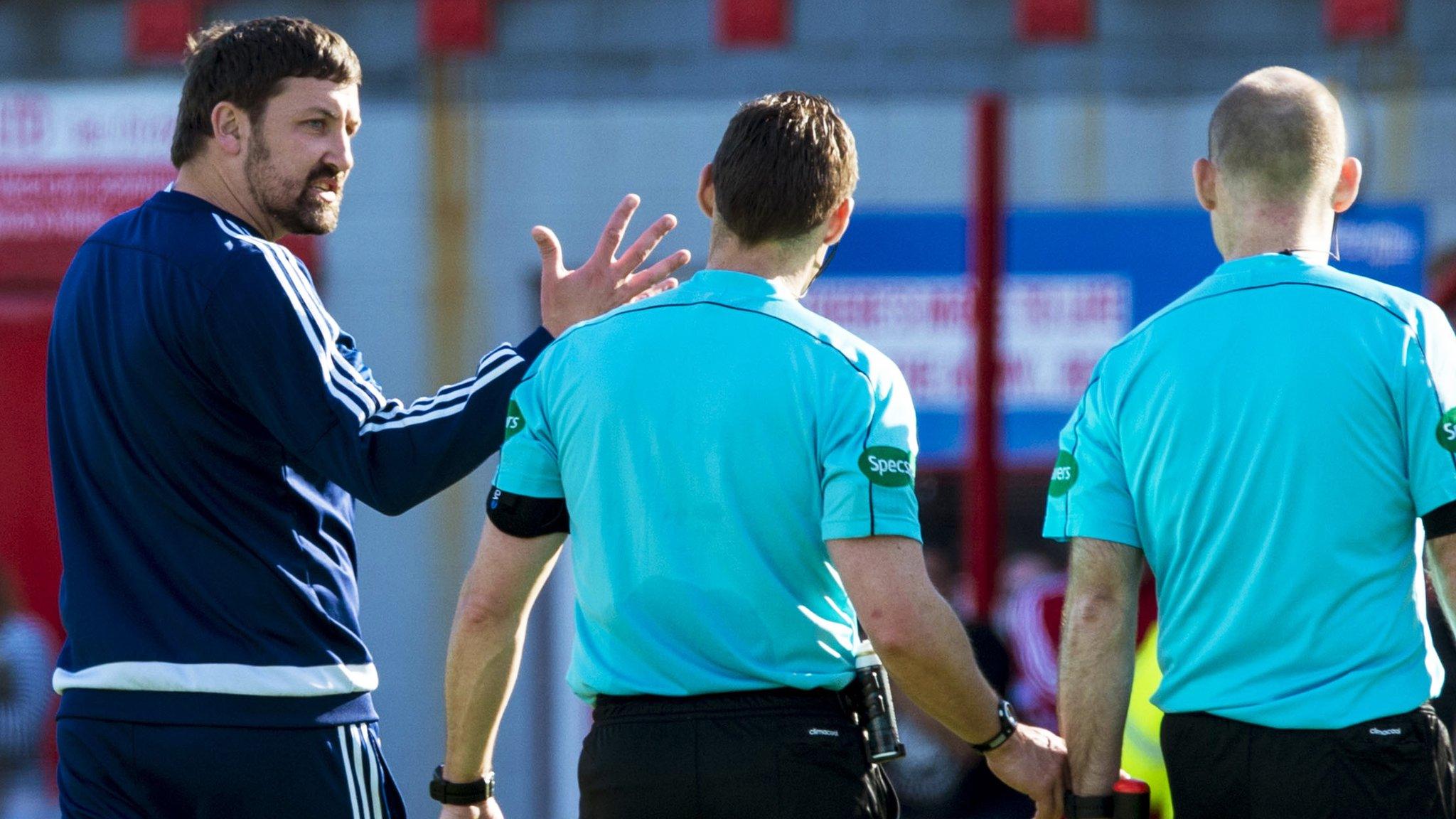 Hamilton boss Martin Canning talks with referee Steven McLean at full time