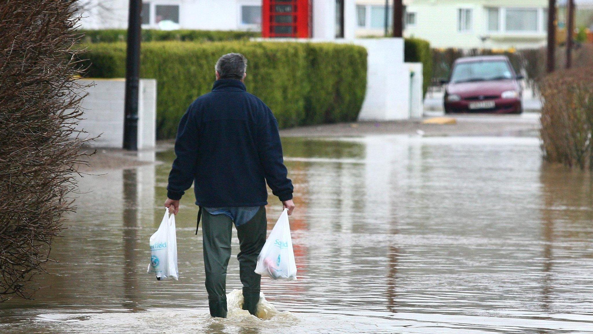 Flood waters in Yalding 2007