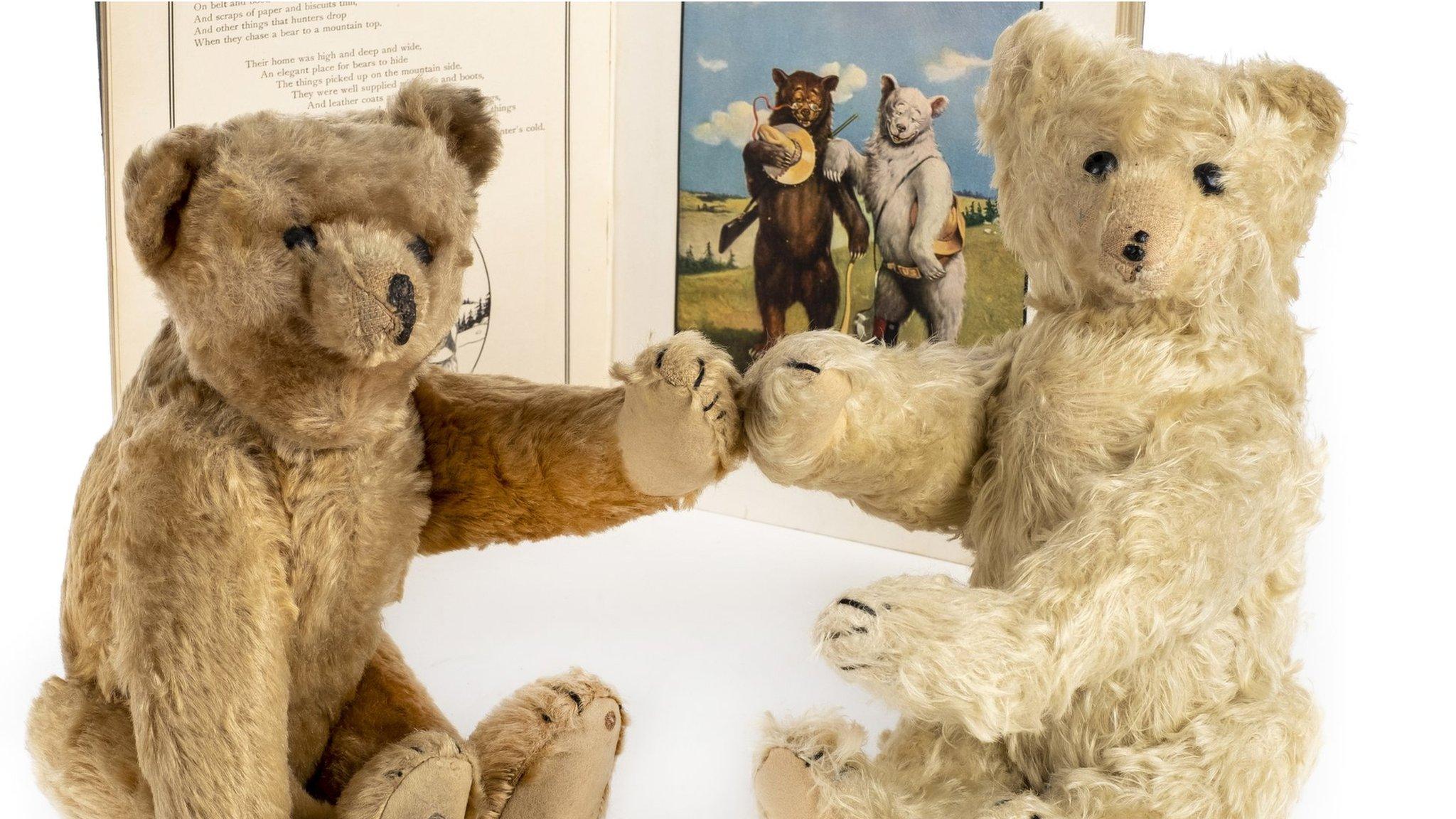 Two Steiff bears