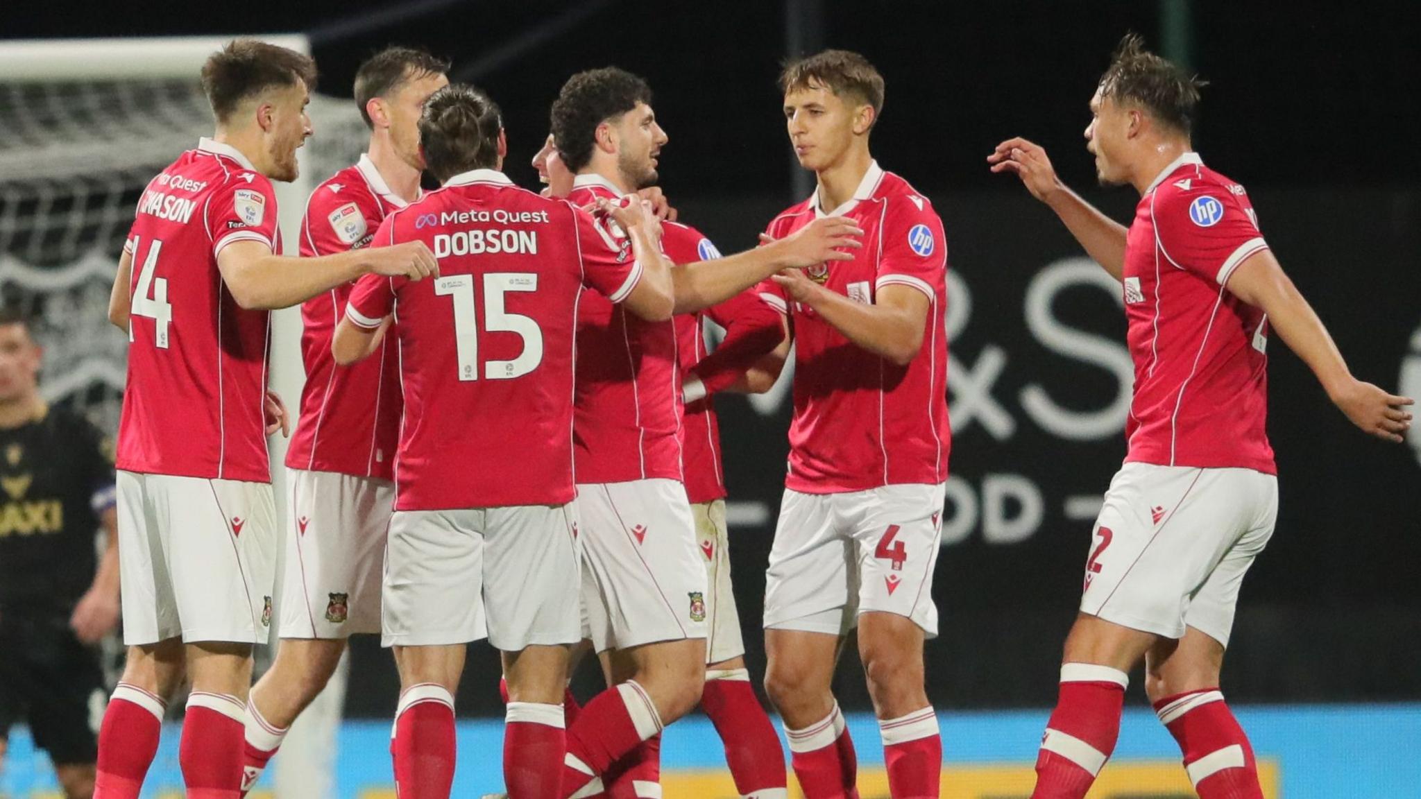 Wrexham players celebrate Nathan broadhead's goal