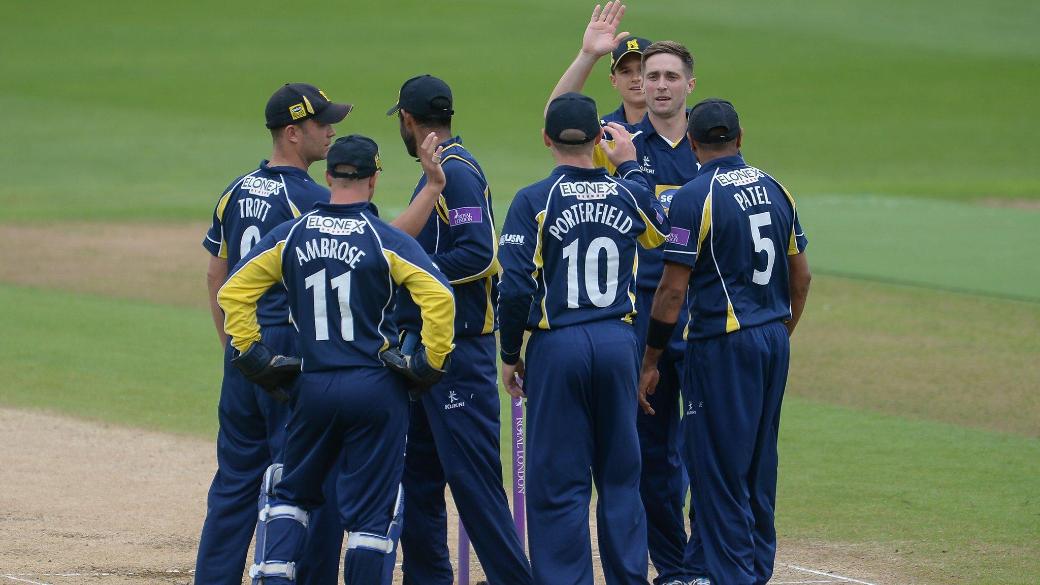 Warwickshire players celebrating a wicket