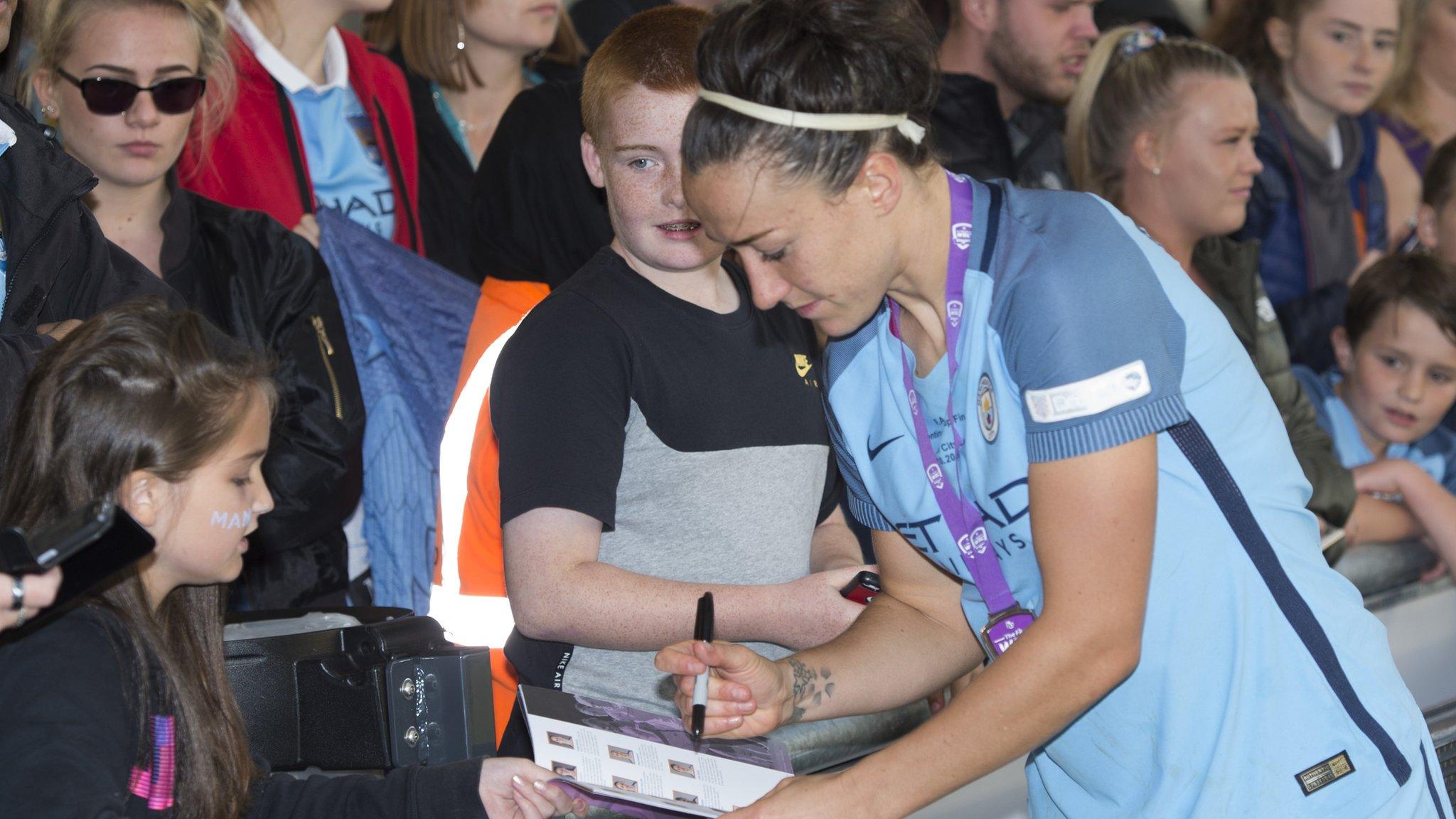 Lucy Bronze