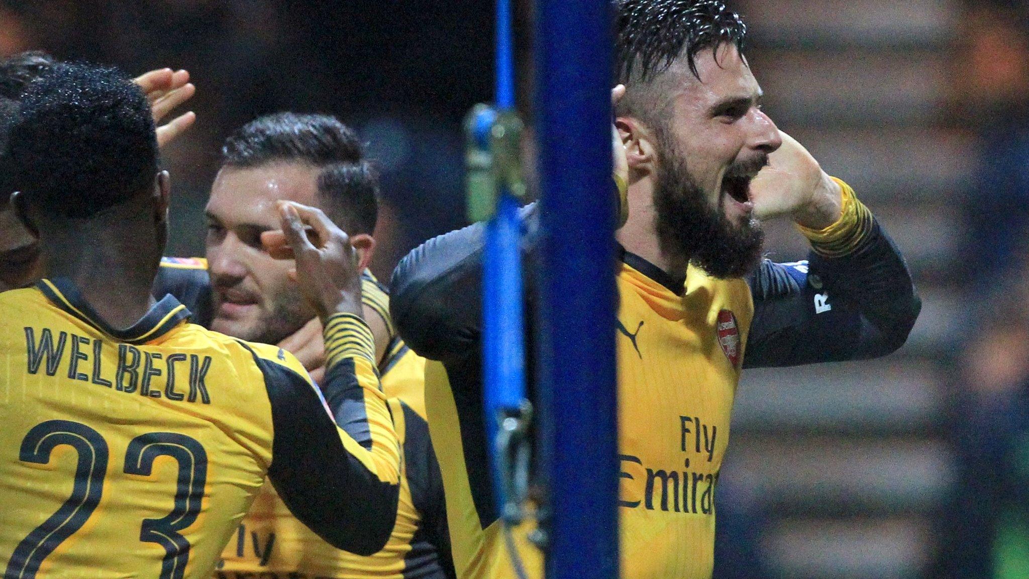 Olivier Giroud celebrates