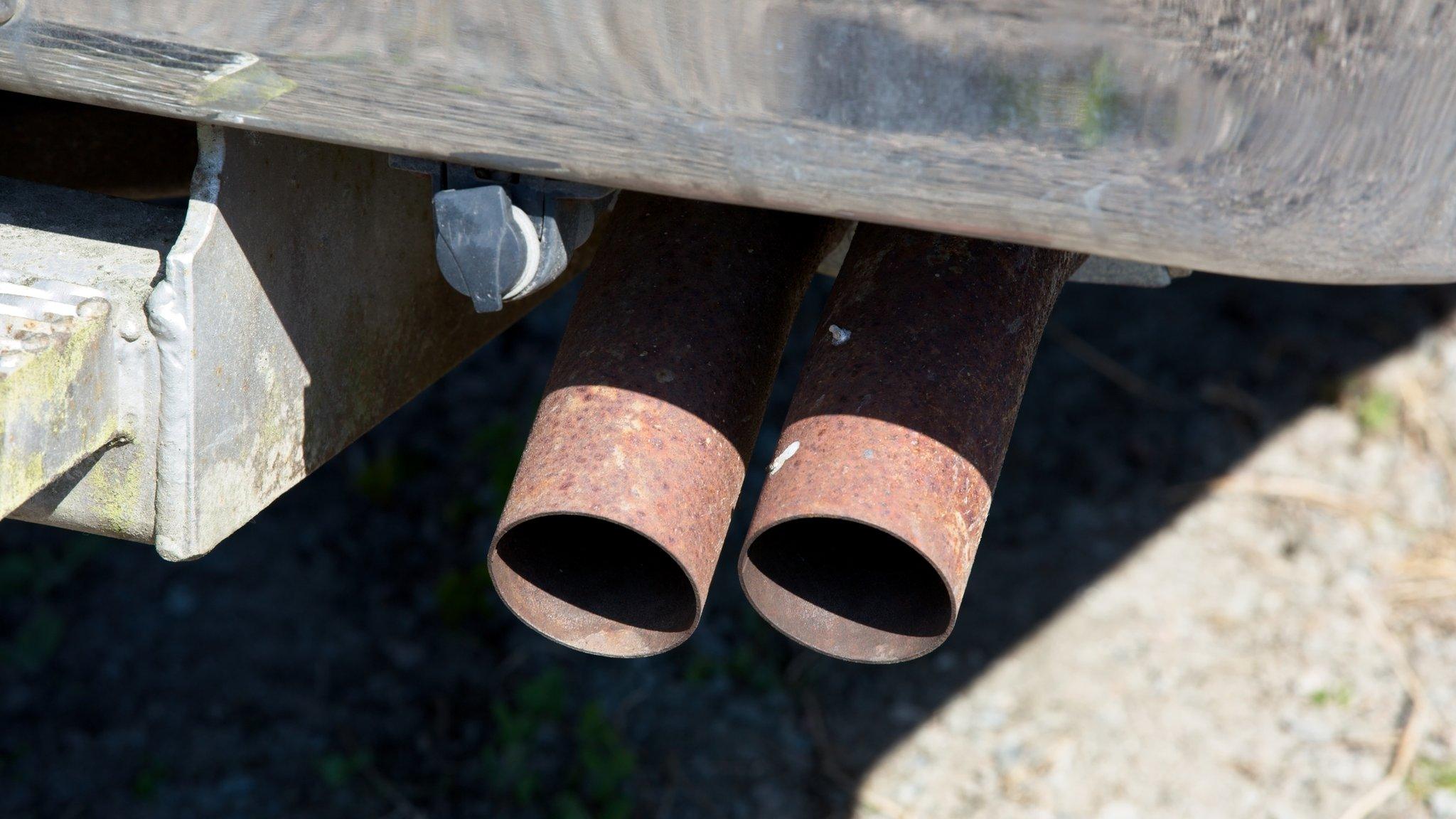 Lorry exhaust pipe