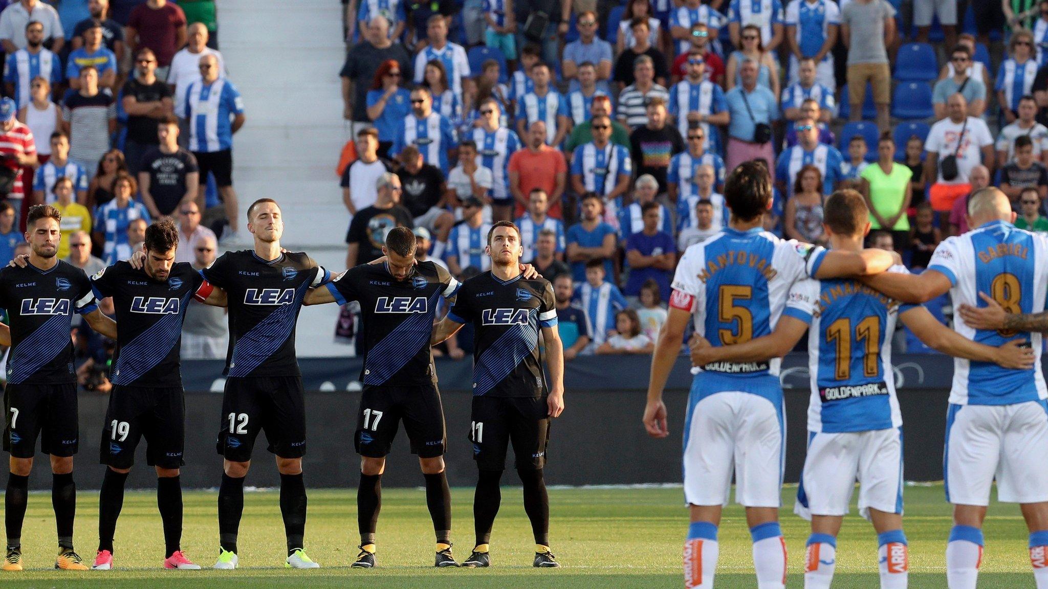 Leganes and Alaves players hold a minute's silence for the Barcelona attacks