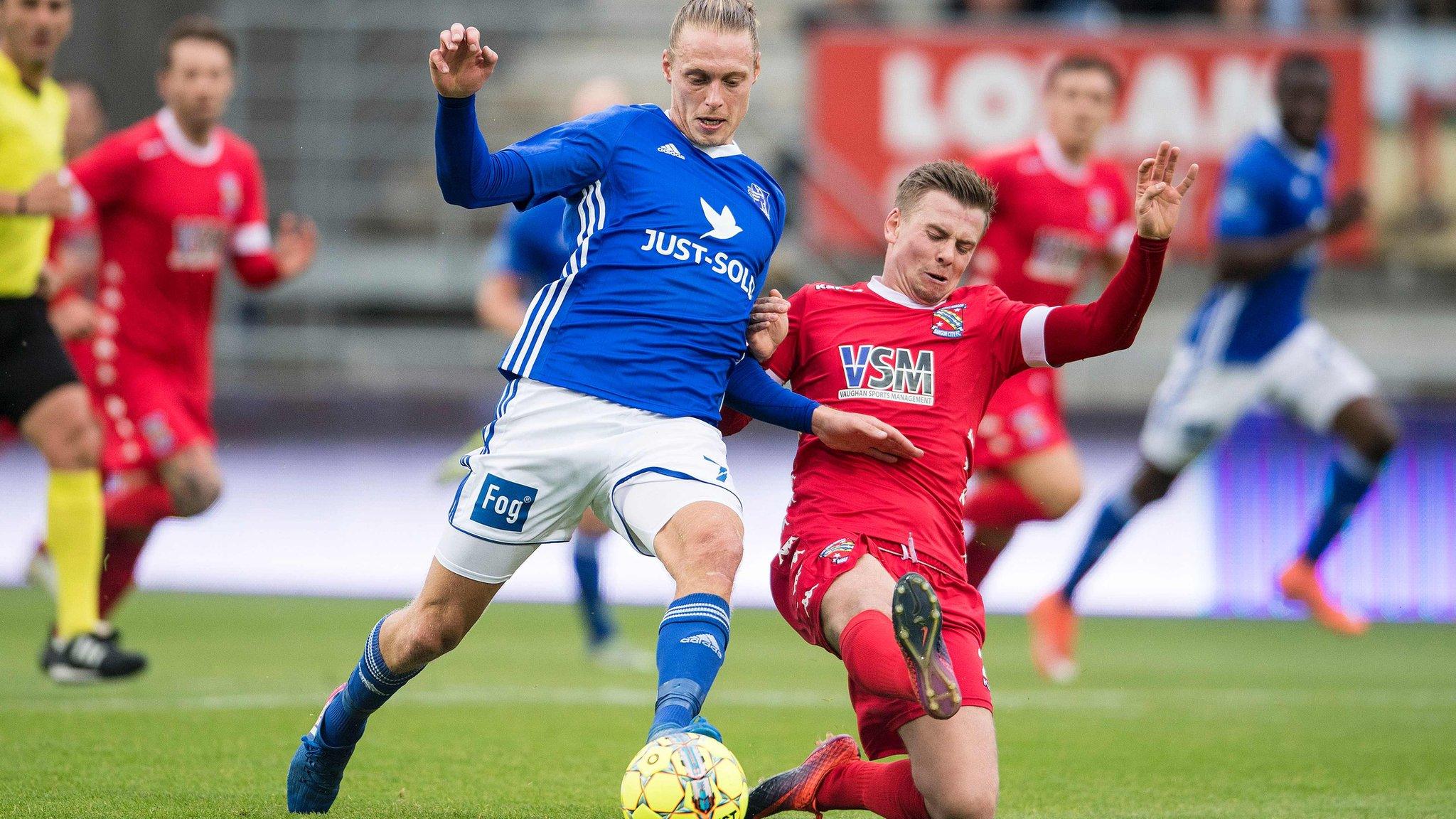 Lyngby's Jesper Christjansen (L) and Bangor City FC's Steven Hewitt vie for the ball