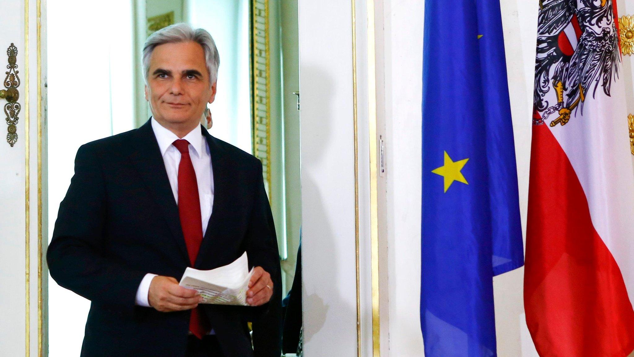 Austrian Chancellor Werner Faymann arrives for a news conference in Vienna (9 May 2016)