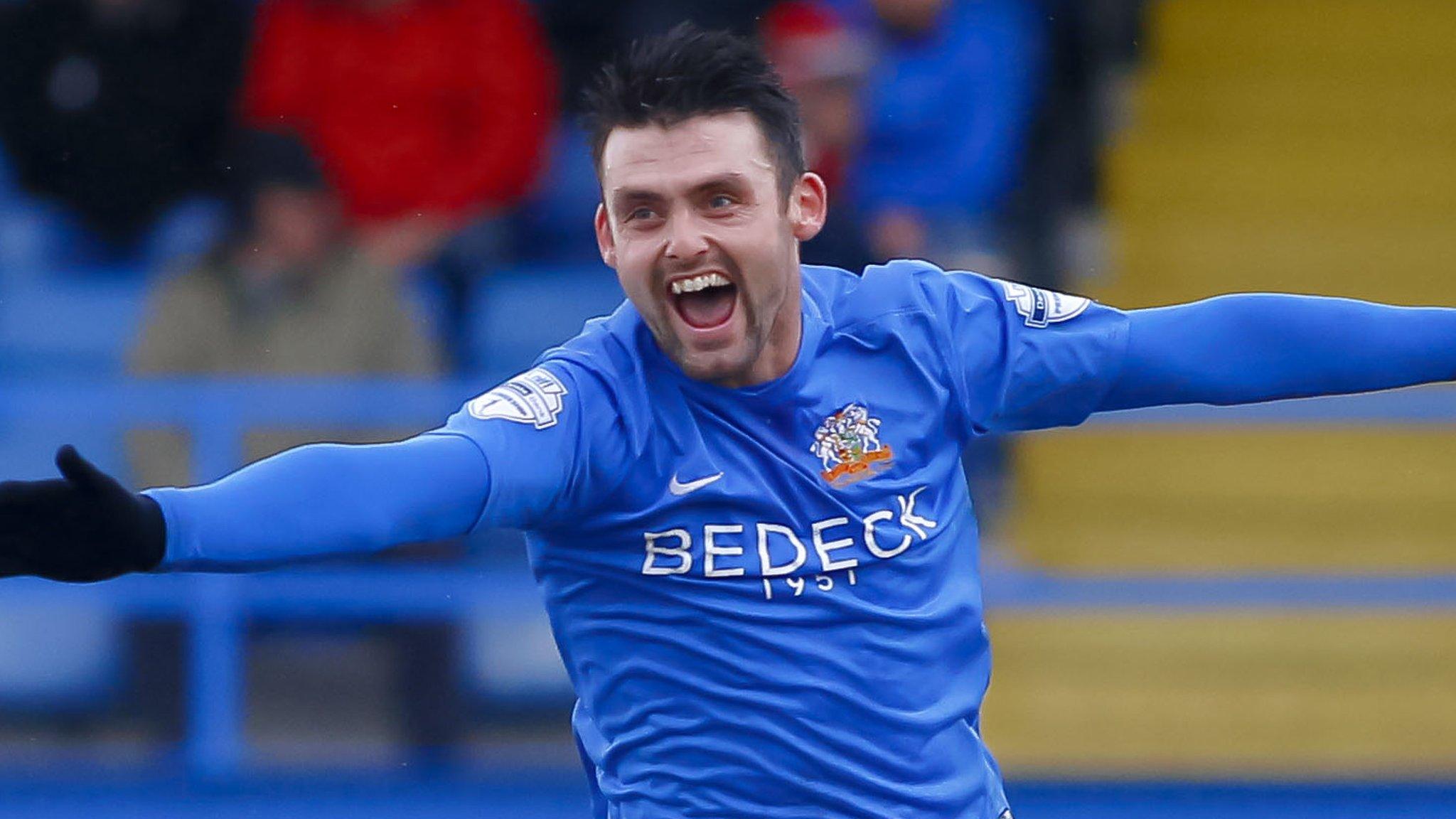 Glenavon striker Eoin Bradley