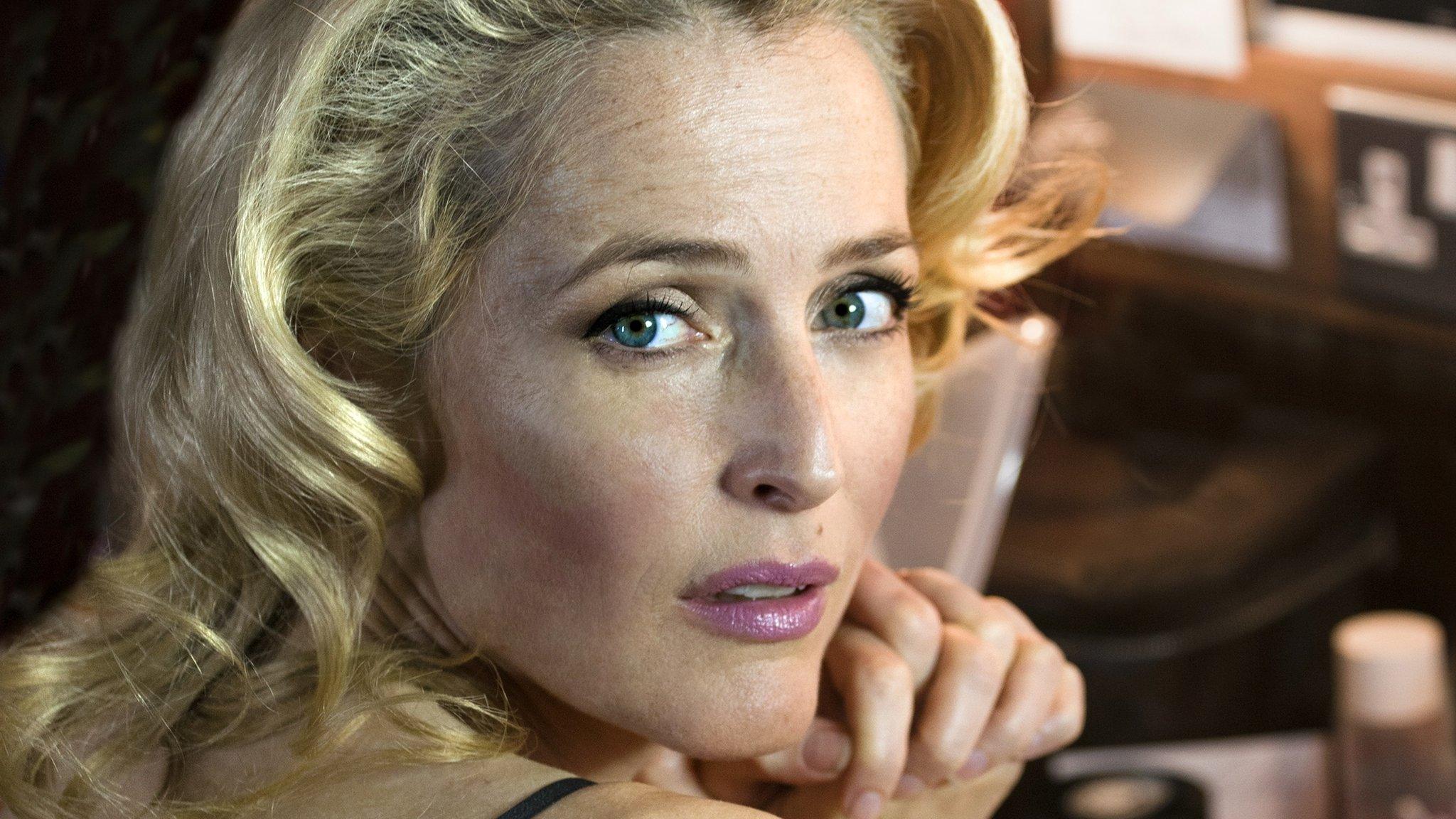 Gillian anderson nude fakes