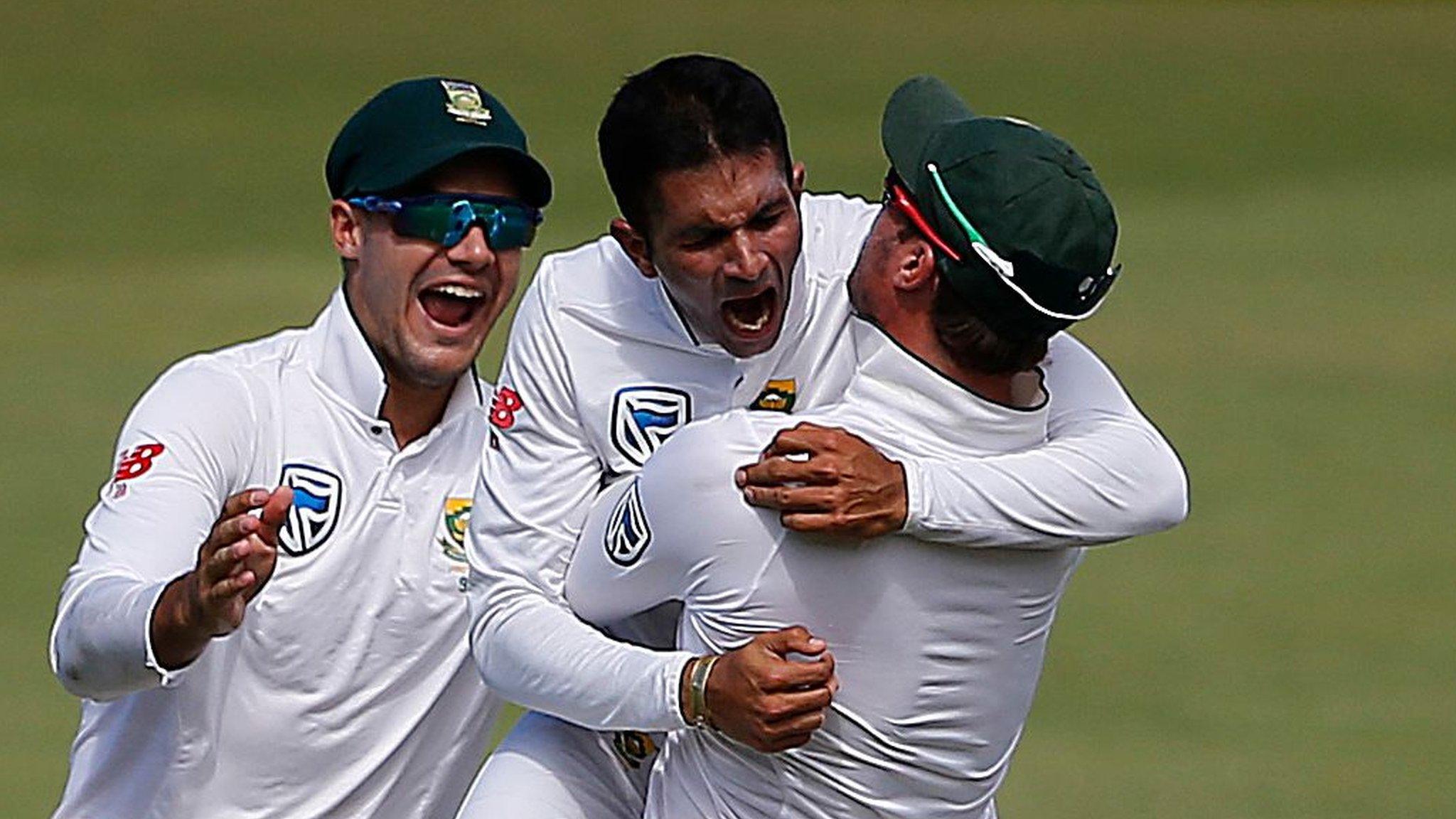 South Africa celebrate wicket