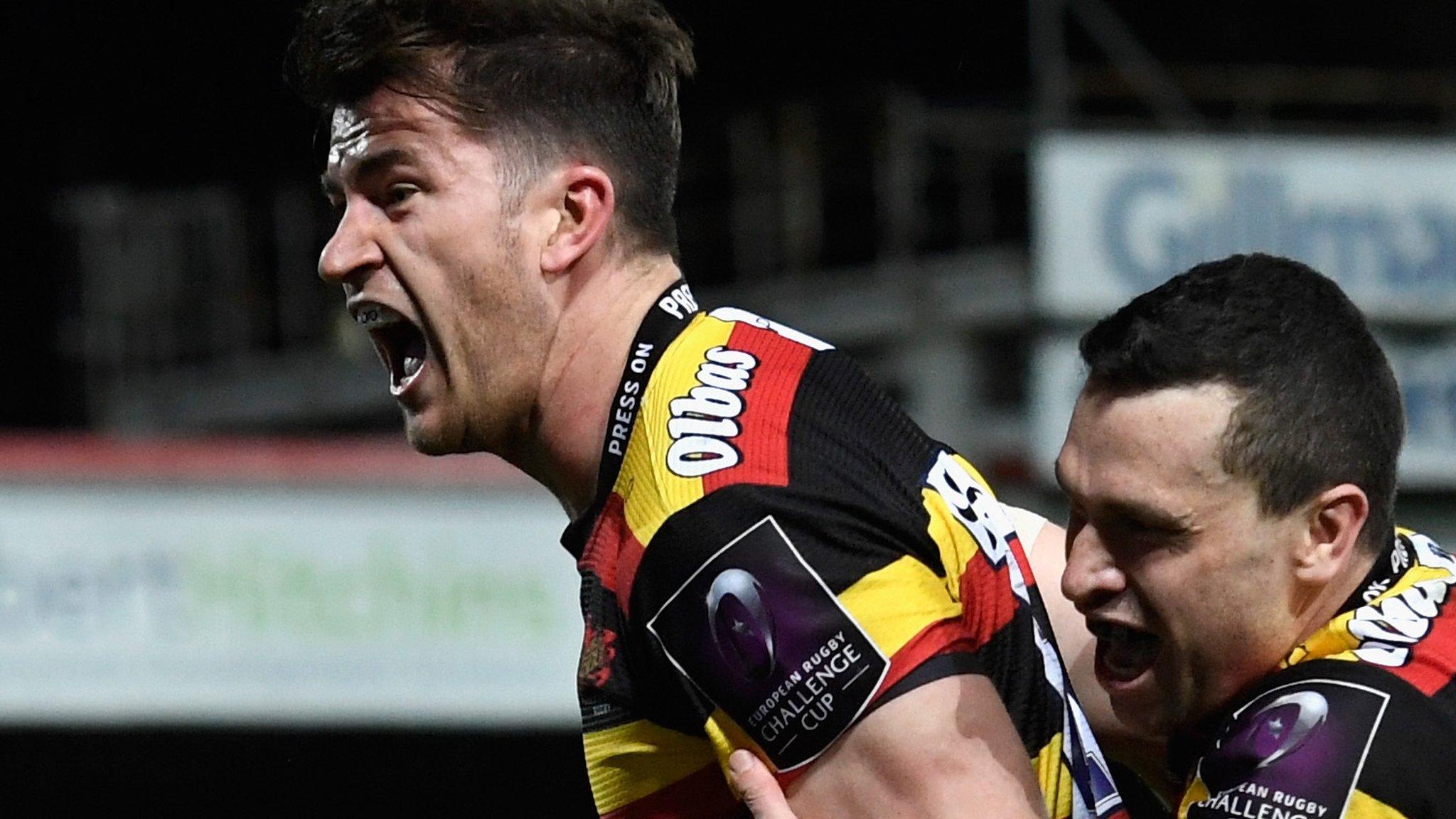 Mark Atkinson celebrate his try for Gloucester