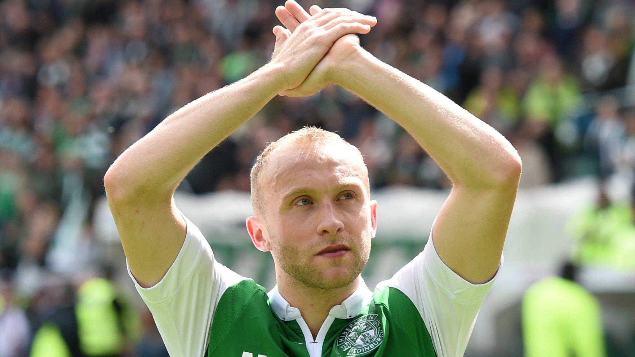 Dylan McGeouch celebrates with Hibs
