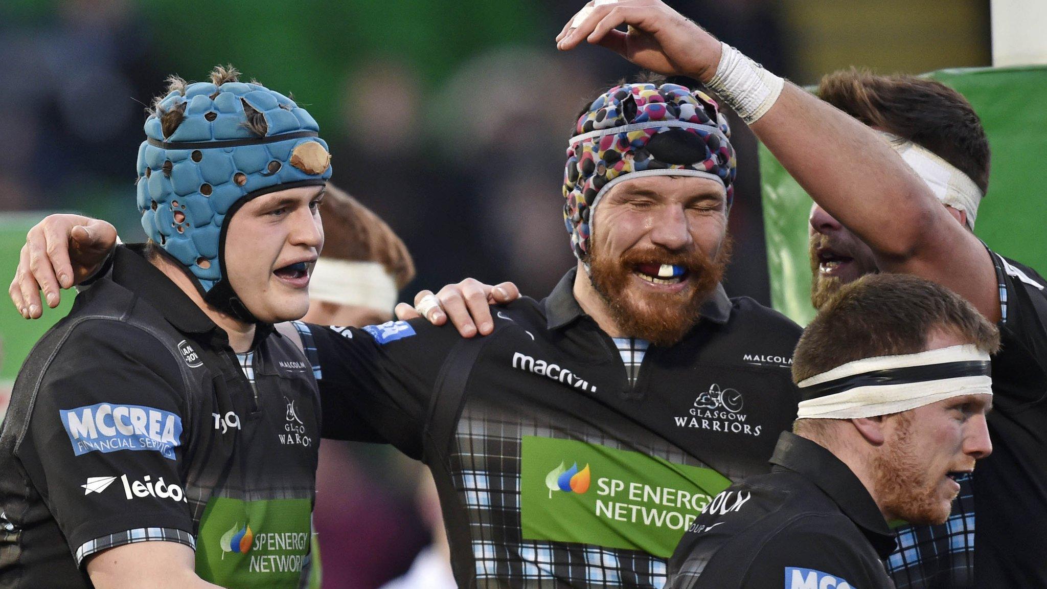 Glasgow celebrate Scott Cummings' try