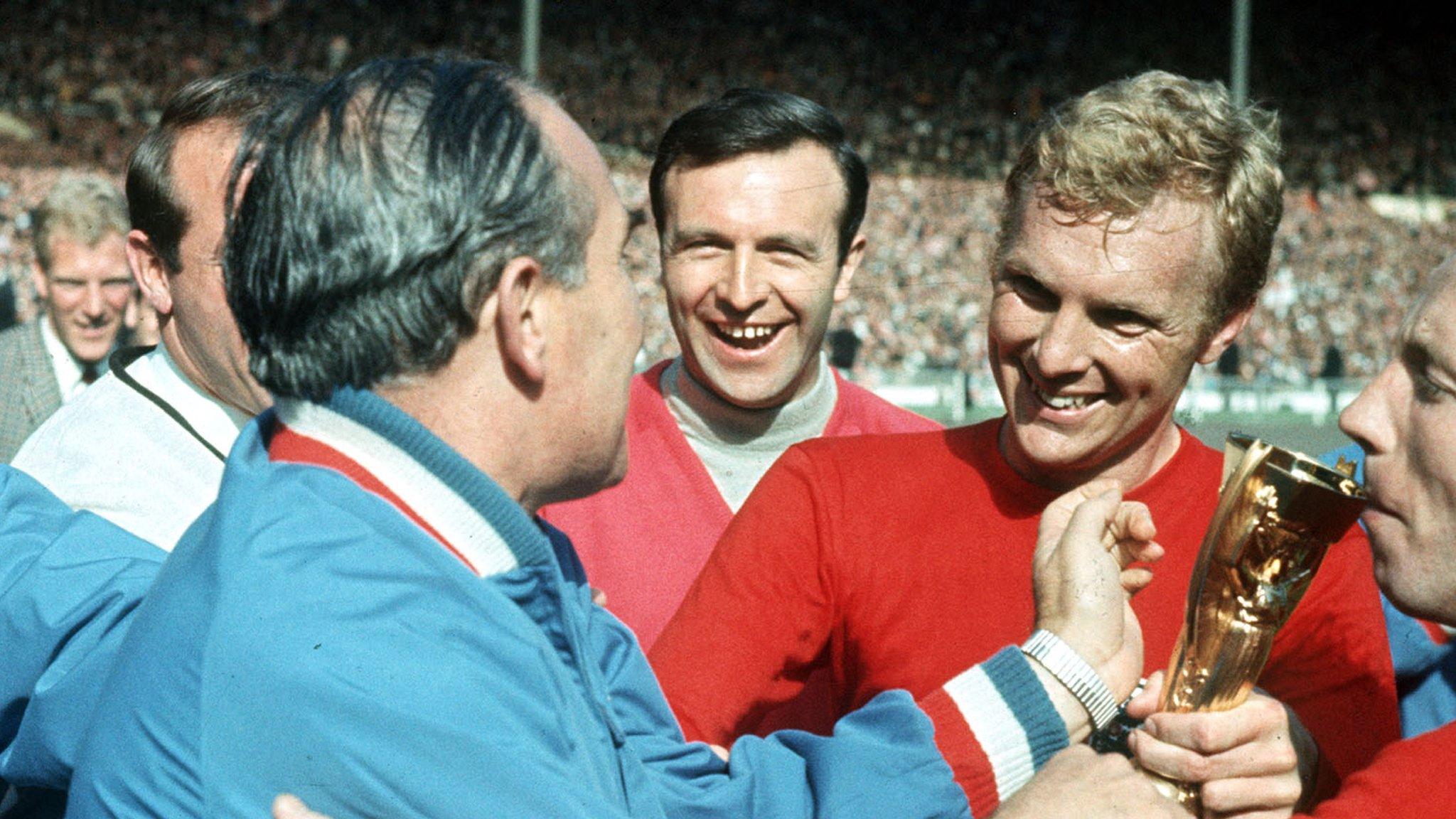 Alf Ramsey and Bobby Moore with the World Cup trophy