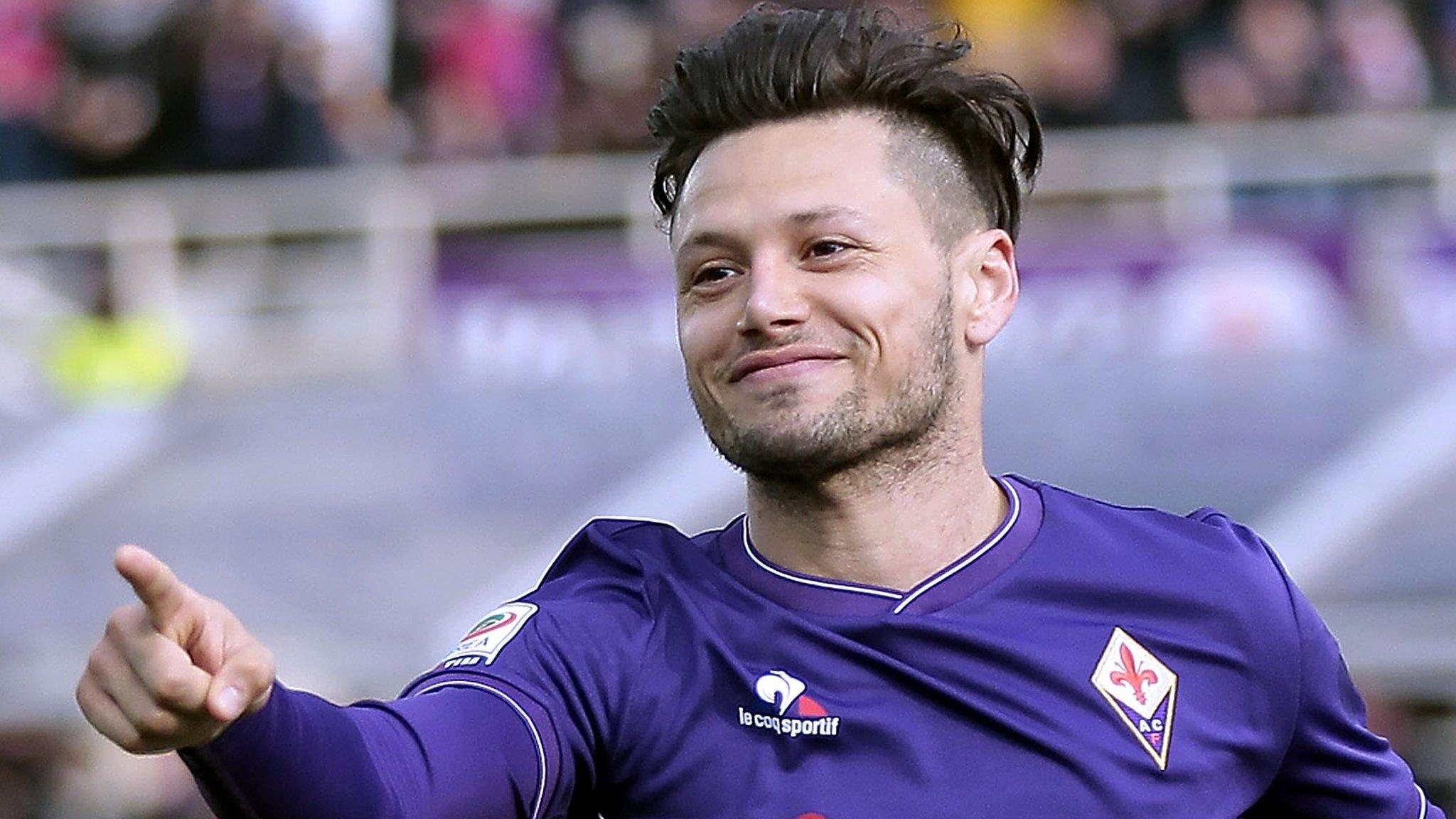 Fiorentina forward Mauro Zarate