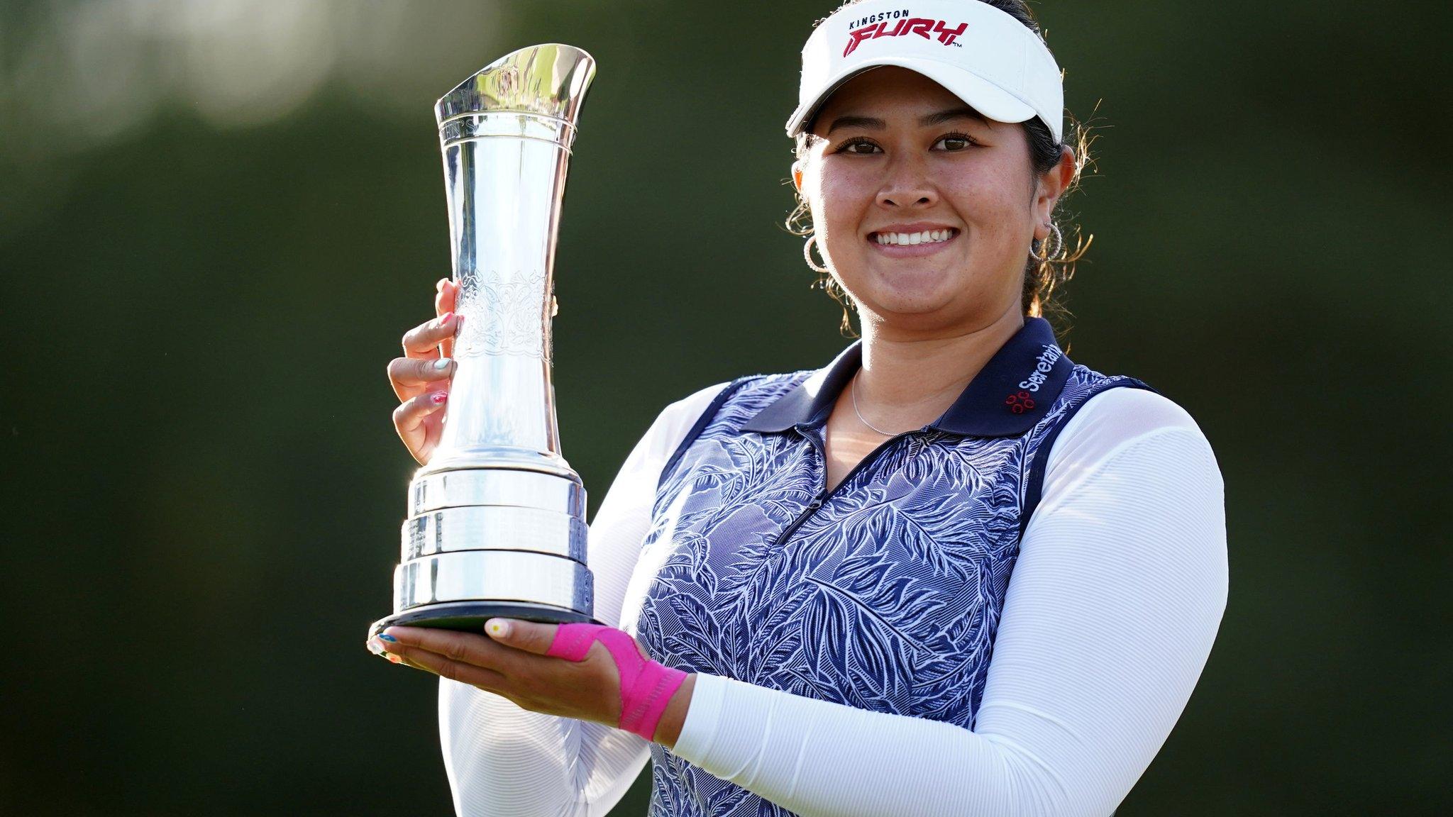 Lilia Vu holds the Women's Open trophy