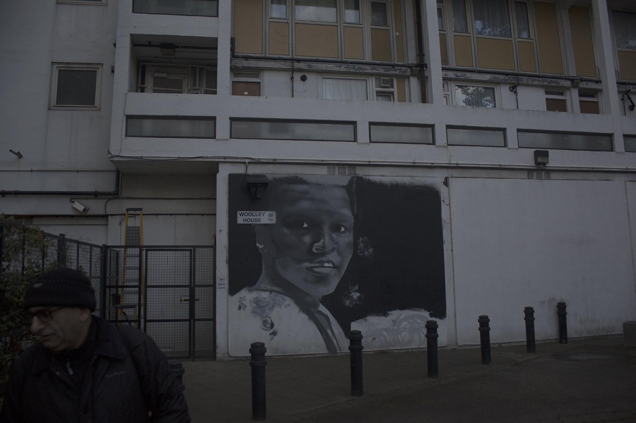 A mural on the wall of a block of flats