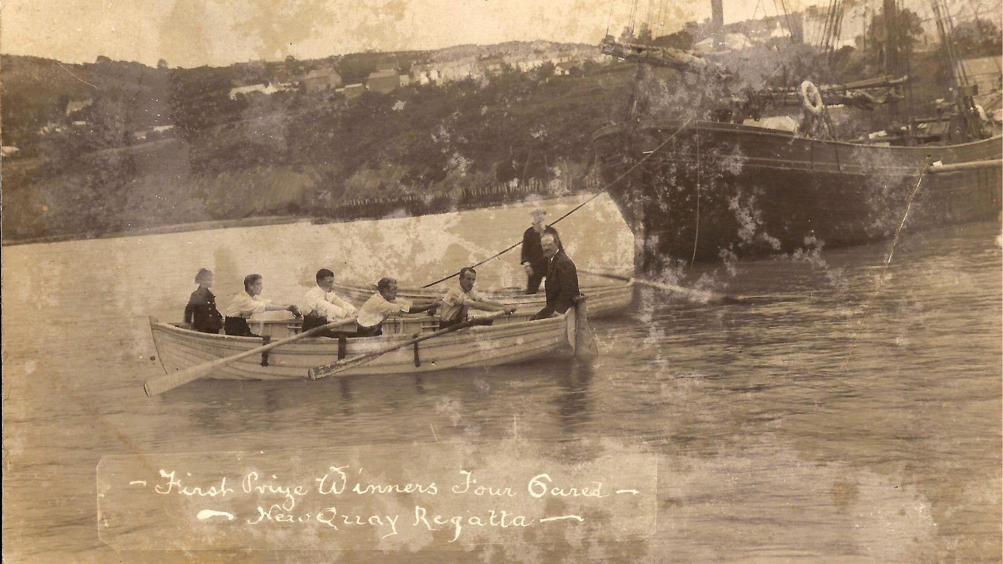 Llun gan Phil Davies o'i dad-cu, James Davies (y rhwyfwr ar y dde yn y llun) yn arwain cwch rhwyfo Rhydlewis i fuddugoliaeth yn Regata Cei Newydd 1912 