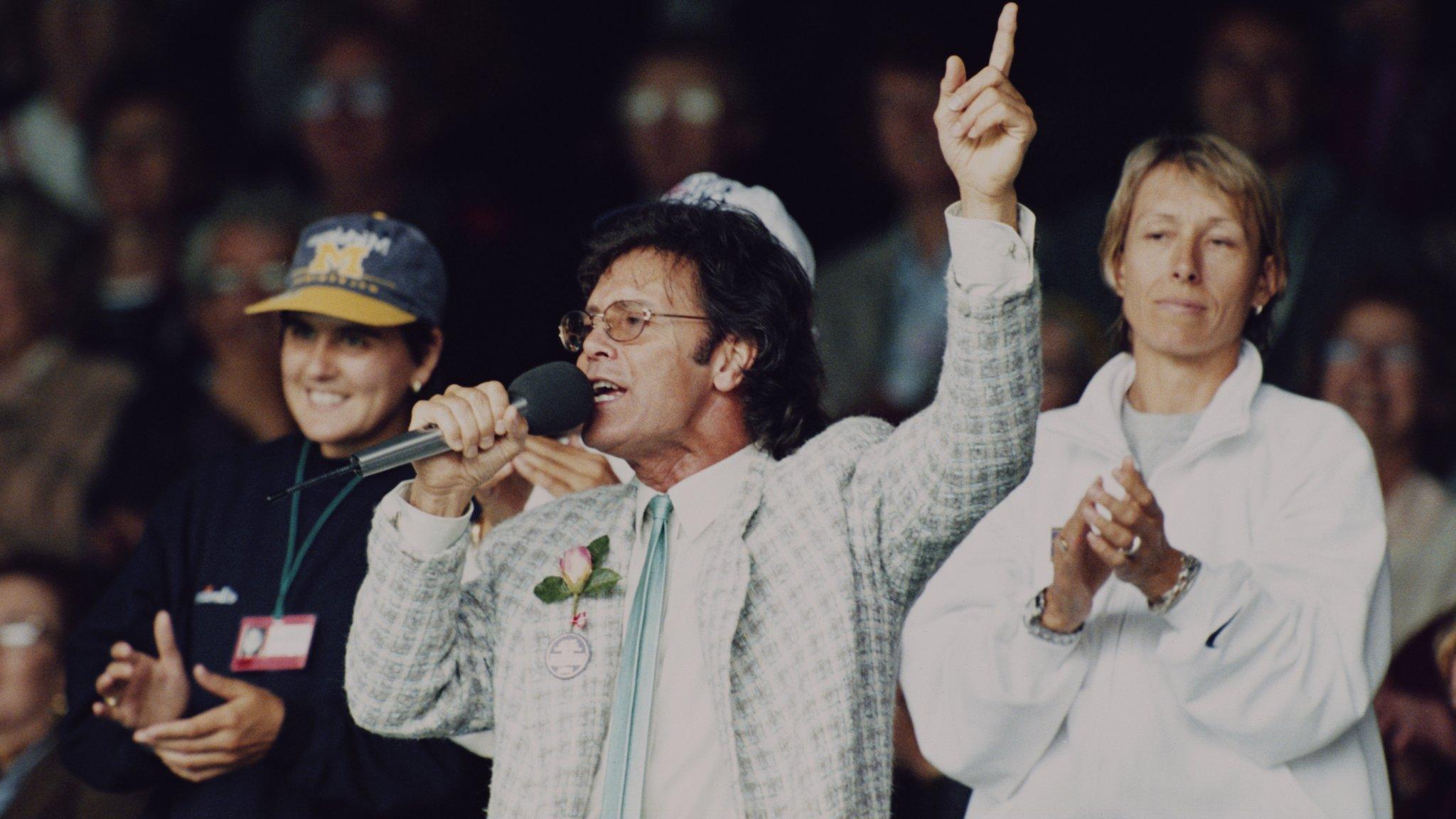 Sir-Cliff-Richard-singing-at-Wimbledon