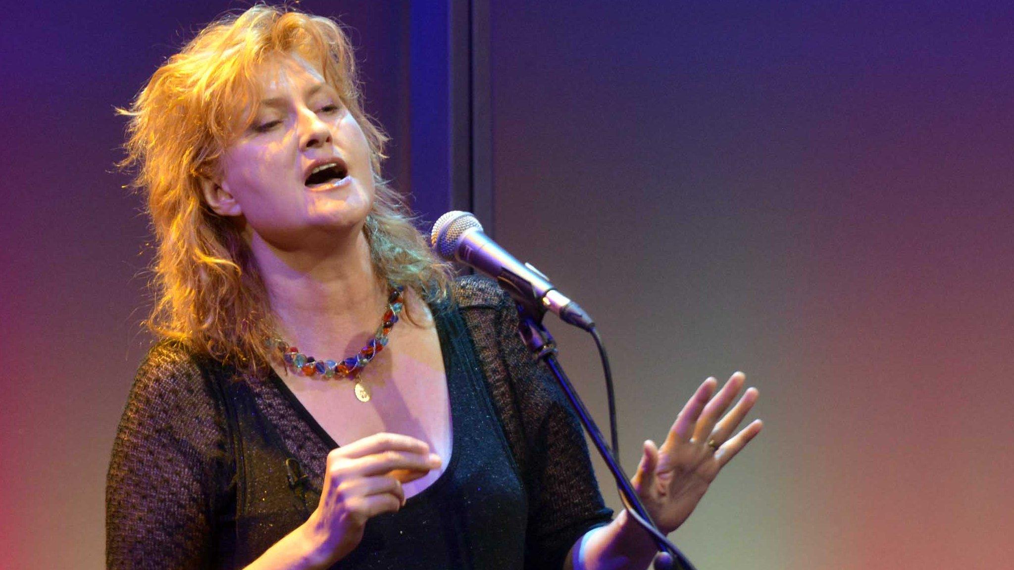 Eddi Reader