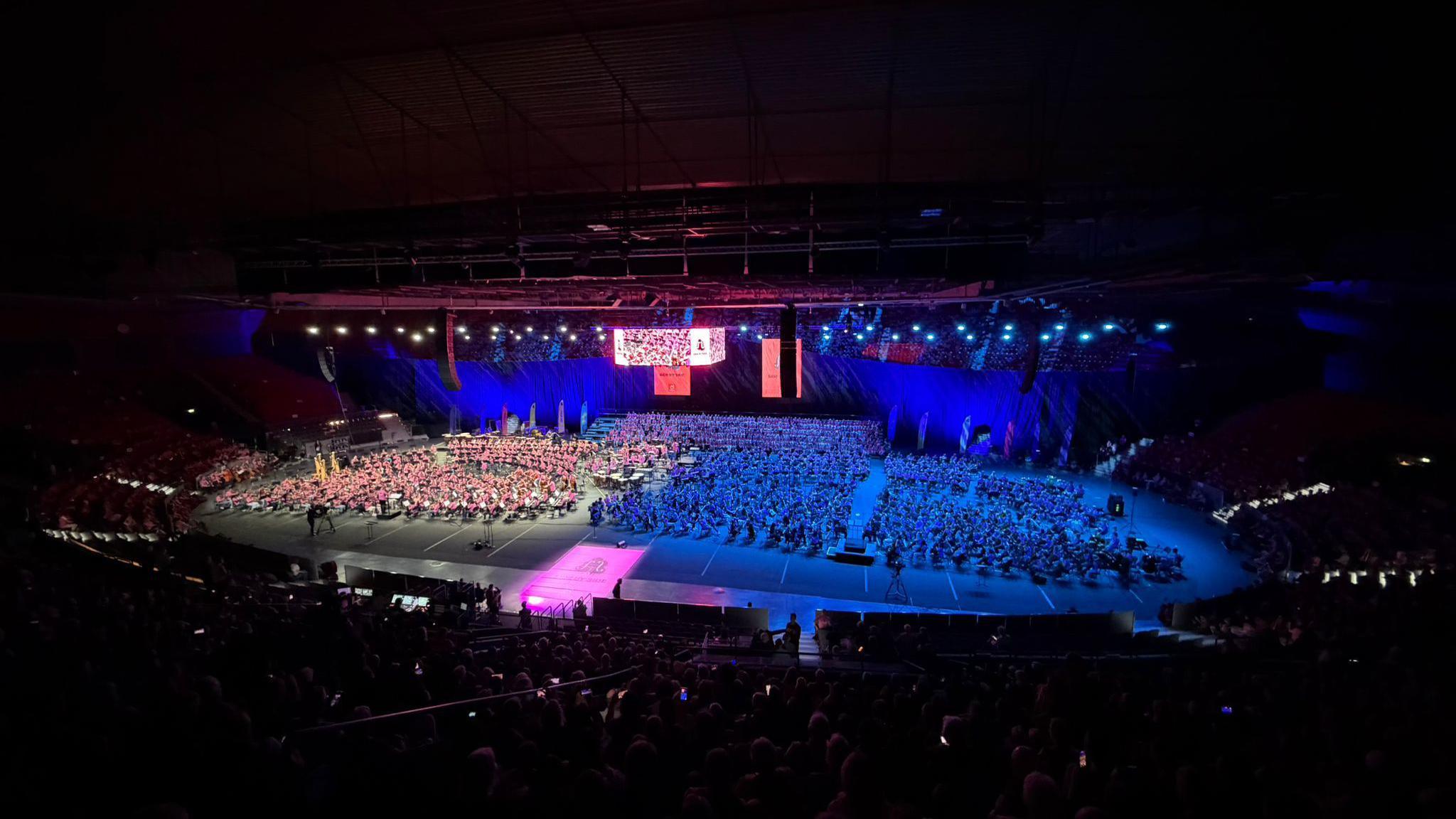 Tu mewn i'r Scandinavium