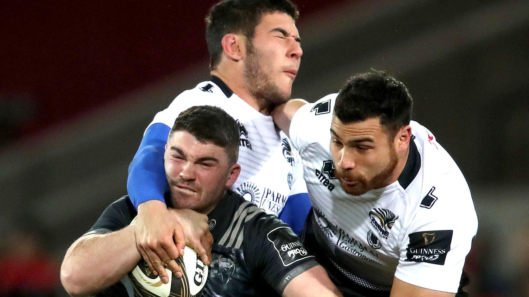 Zebre pair Renato Giammarioli and Cruze Ah-Nau tackle Munster's Sammy Arnold