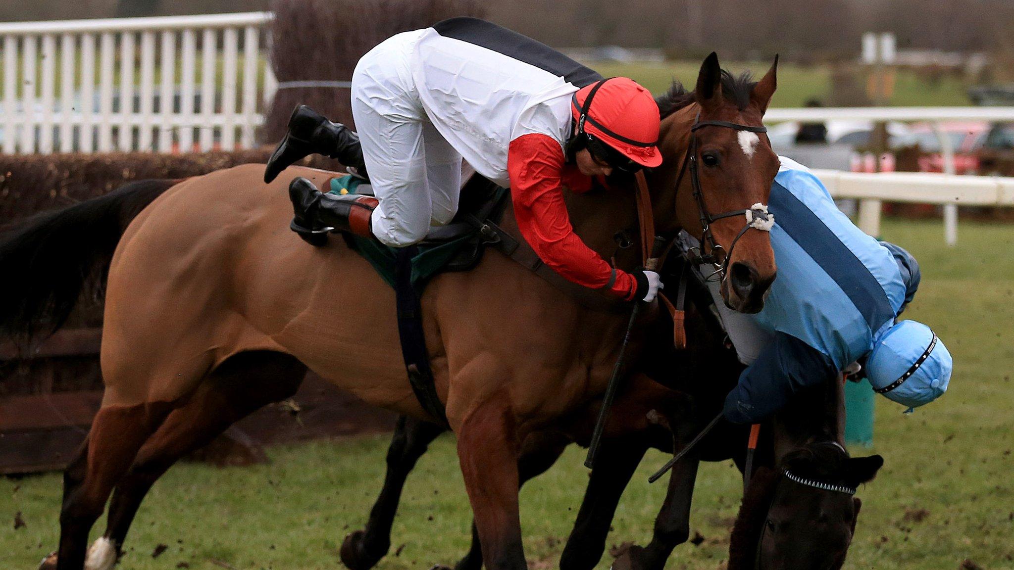 Victoria Pendleton (white and red) on board Pacha Du Polder