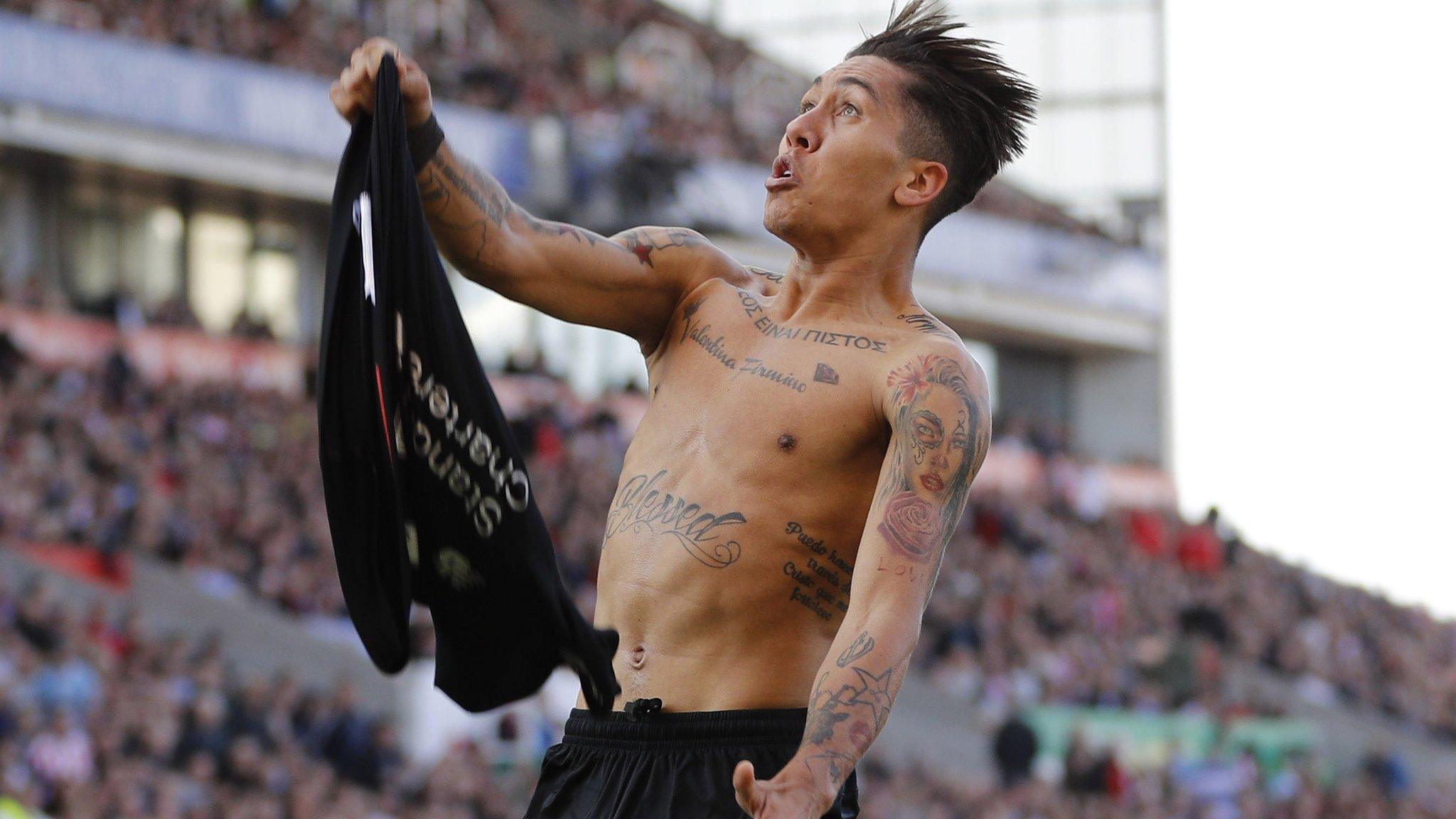 Roberto Firmino celebrates