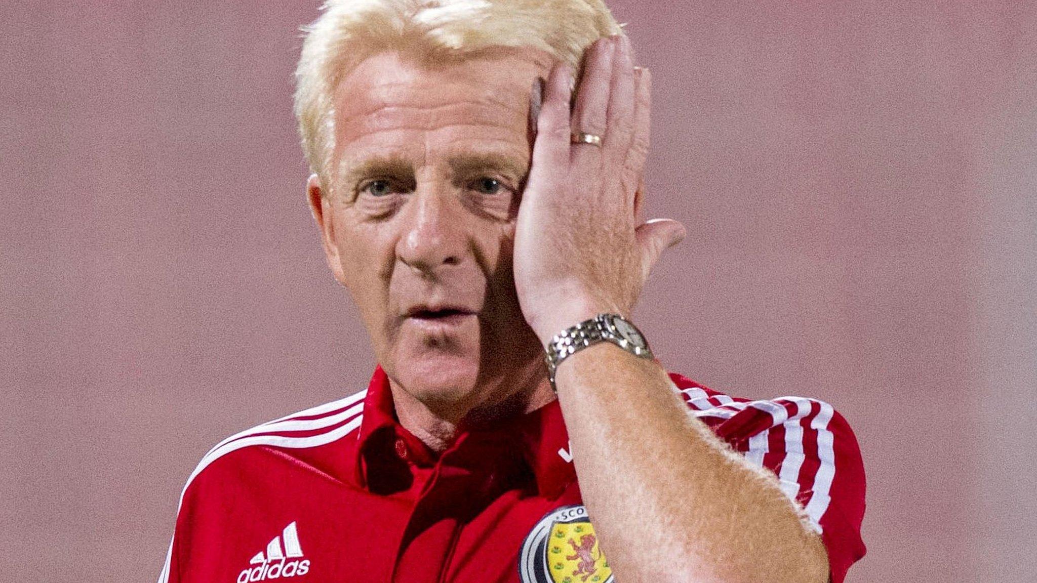 Gordon Strachan oversees Scotland training on Saturday